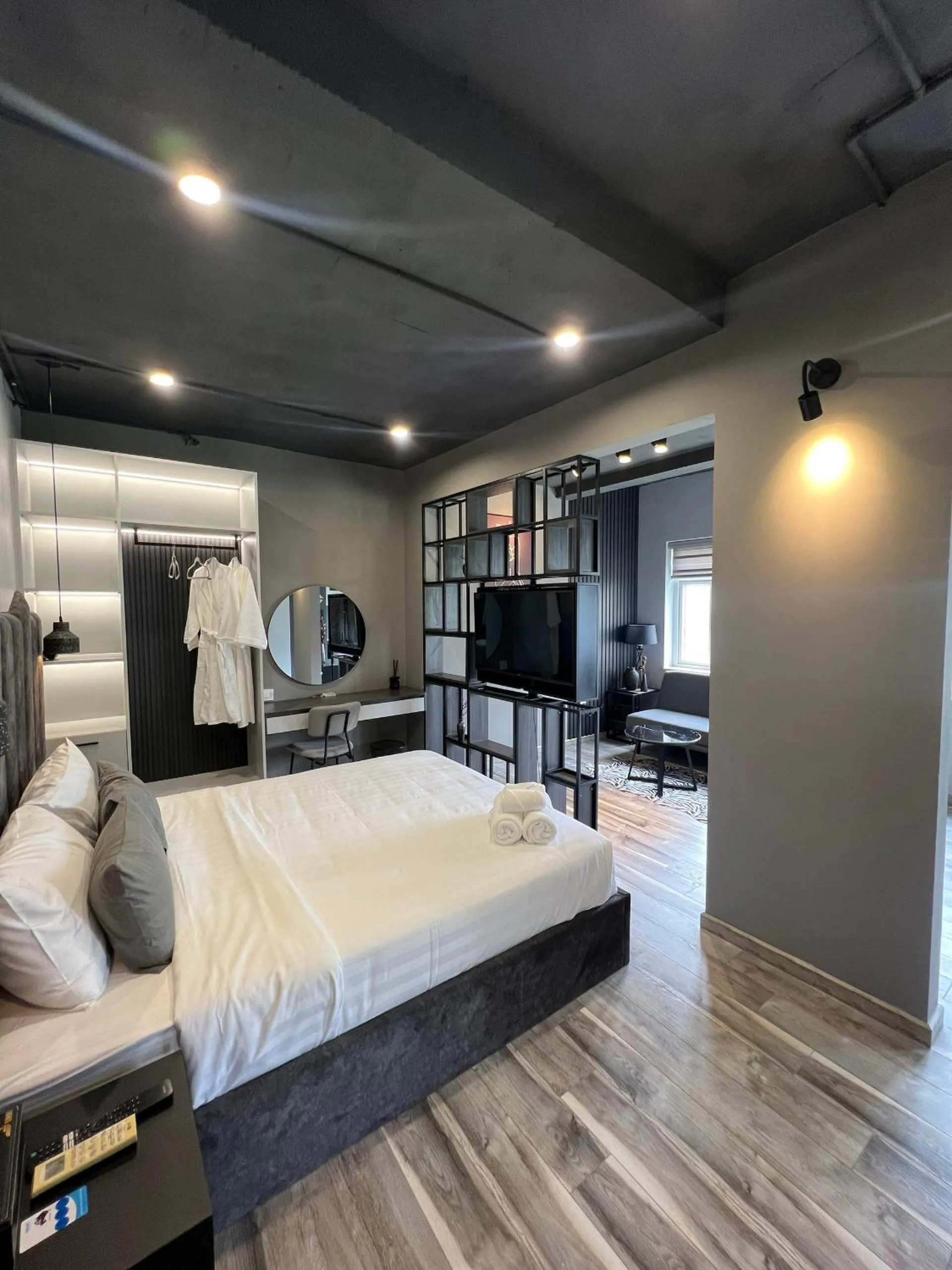 Bedroom, Bed in Simmi Signature Hotel & Apartment