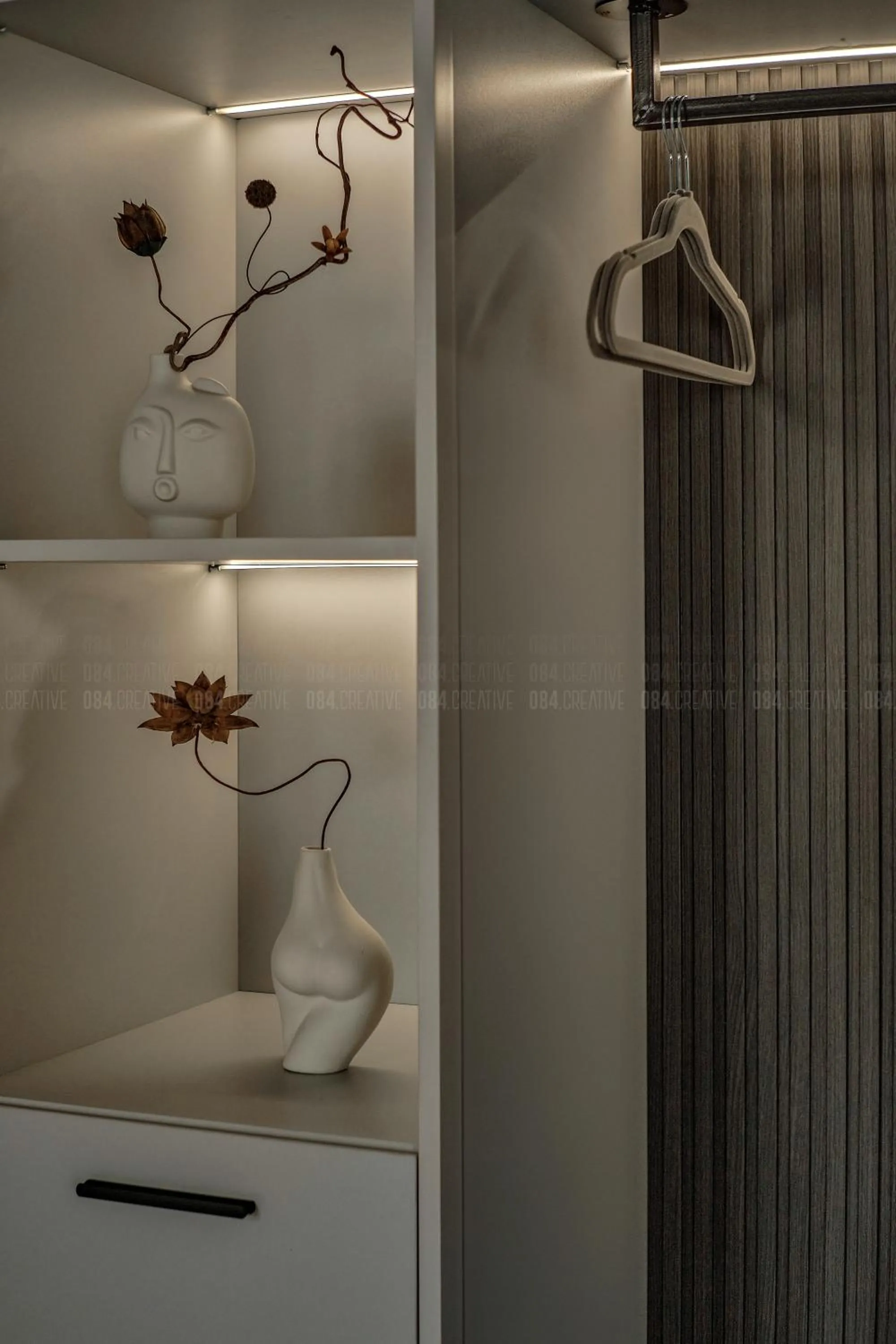 wardrobe in Simmi Signature Hotel & Apartment