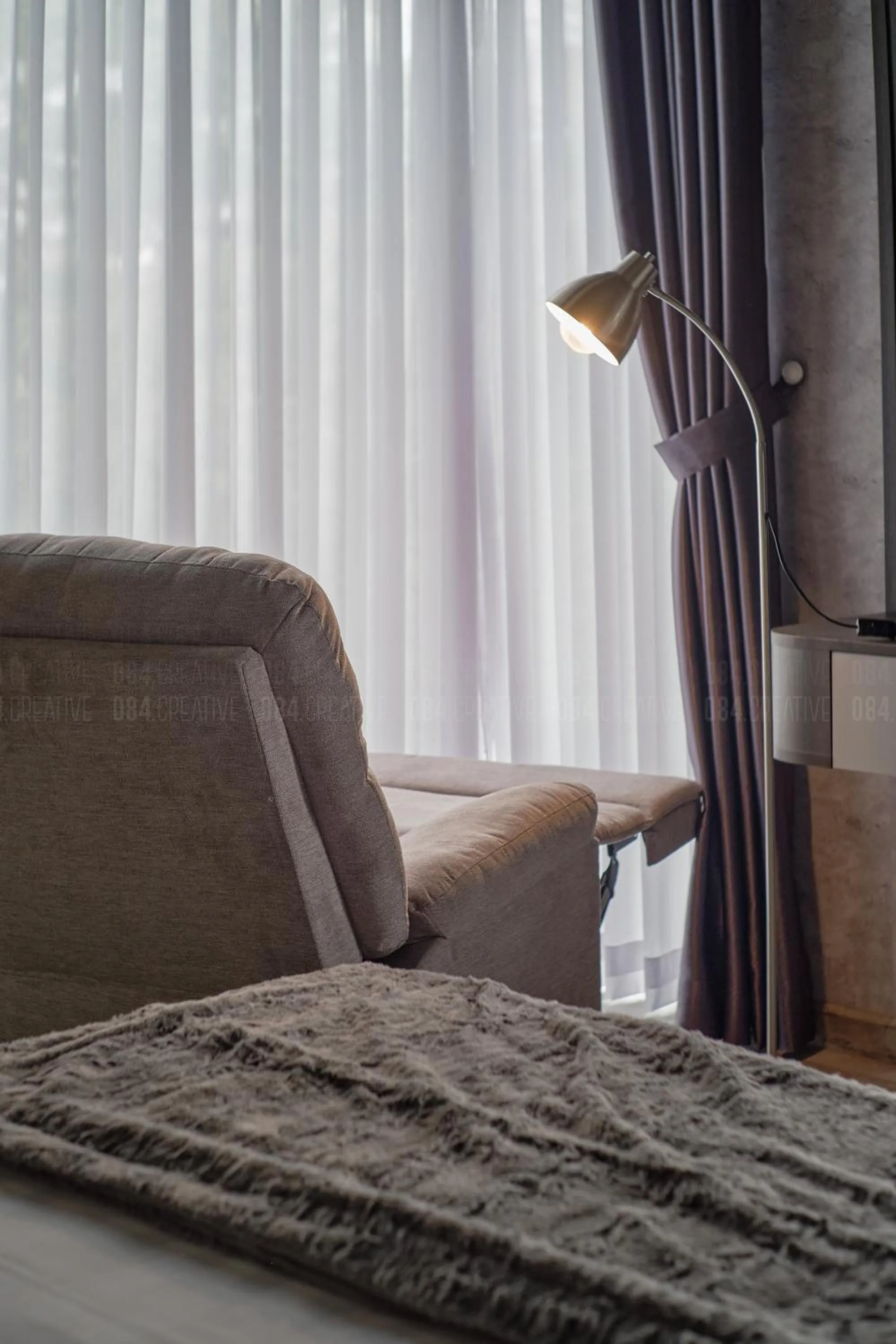 Seating area, Bed in Simmi Signature Hotel & Apartment