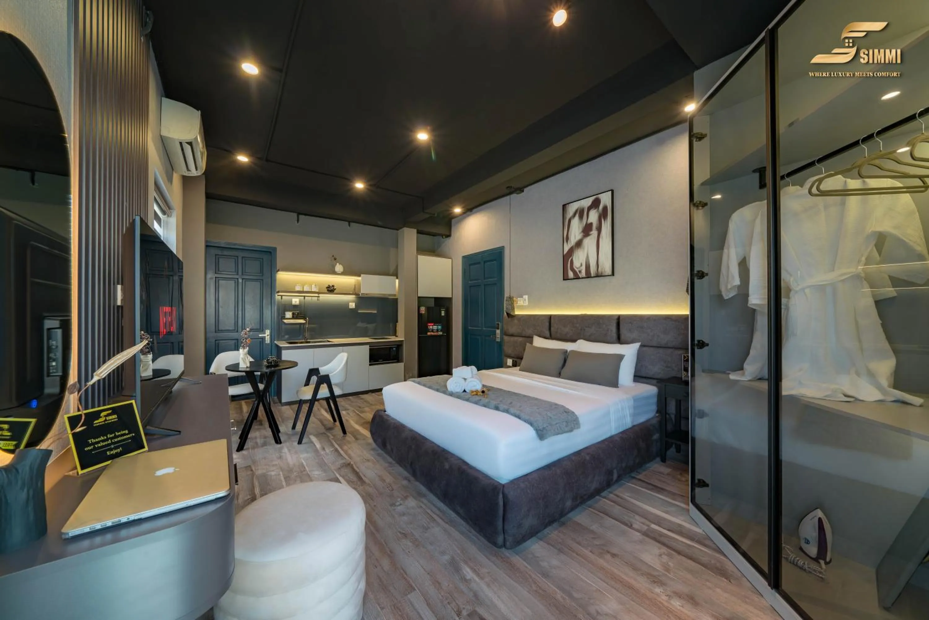 Photo of the whole room, Bed in Simmi Signature Hotel & Apartment