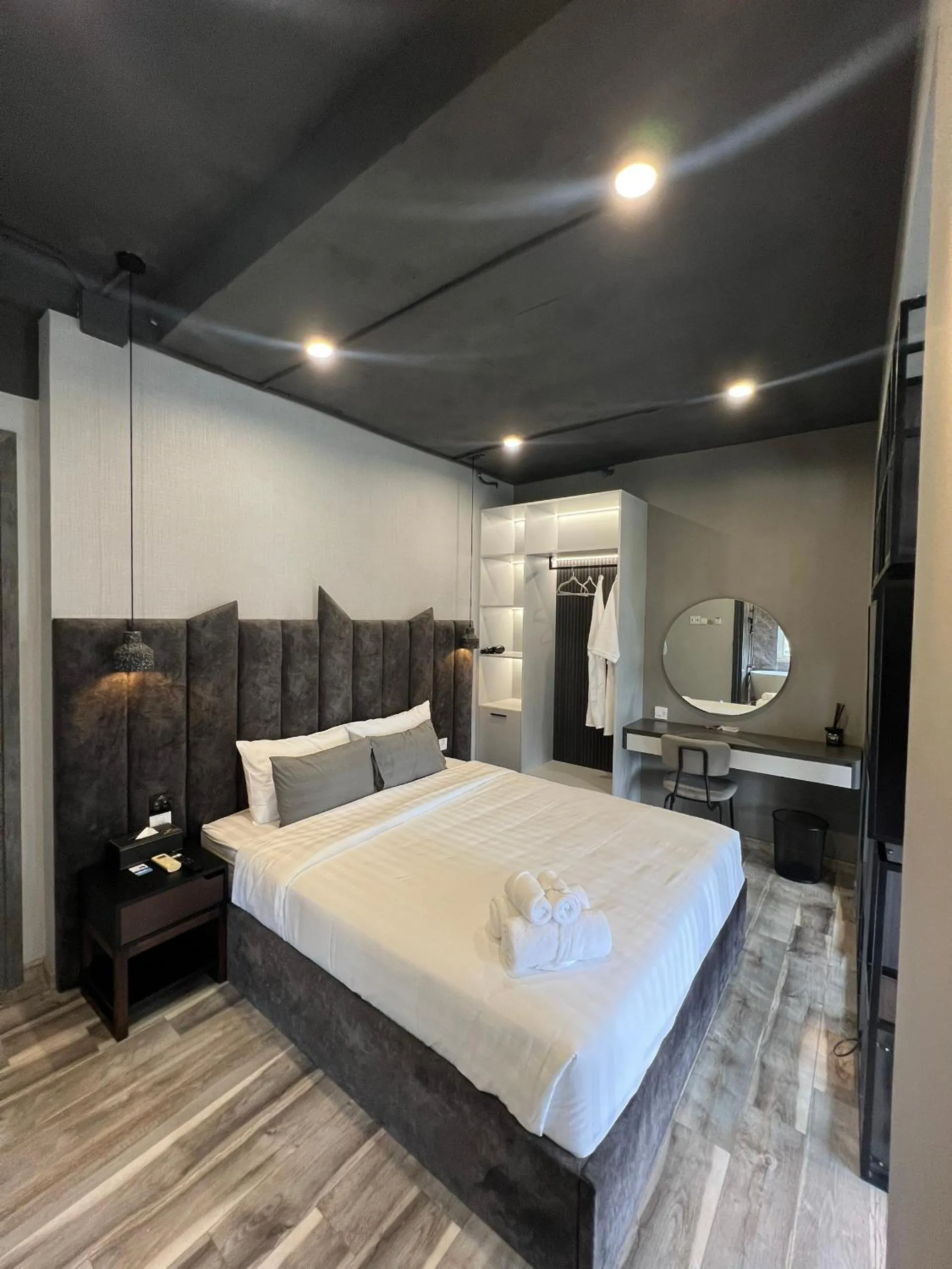 Bedroom, Bed in Simmi Signature Hotel & Apartment