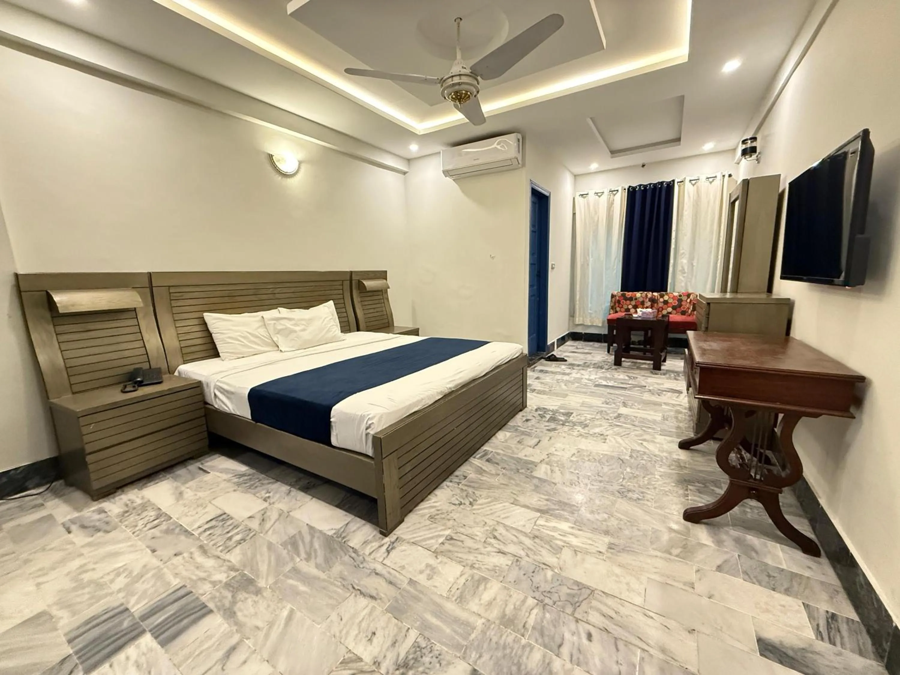 Bedroom, Bed in Atlas Gold Hotel