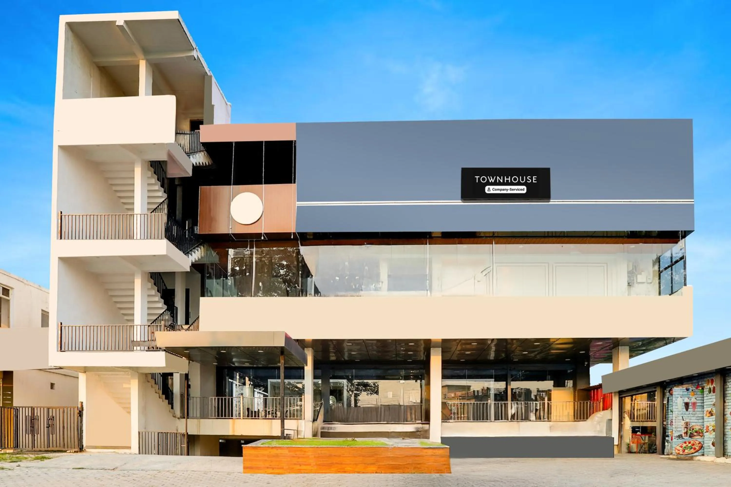 Facade/entrance in Super Townhouse Kathgharia Chowk