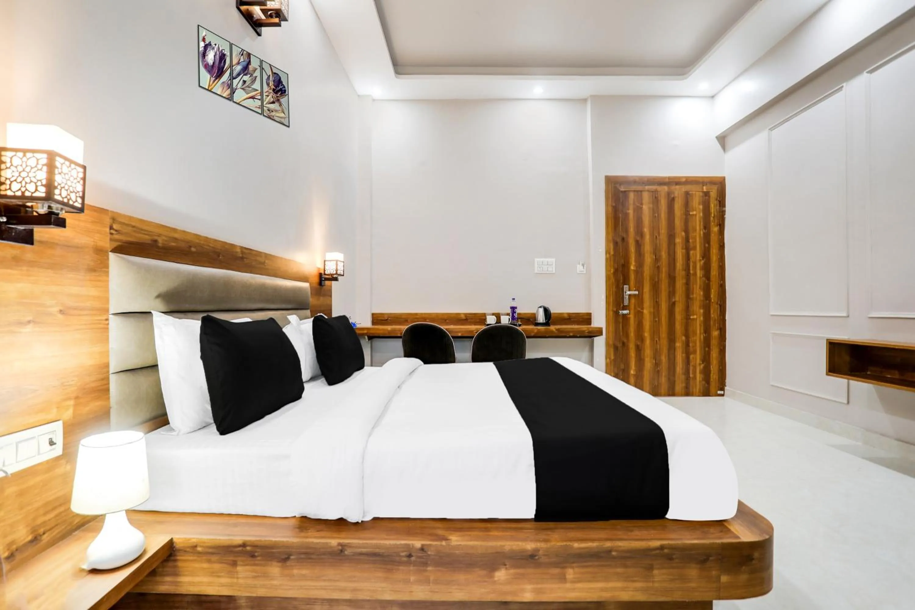 Bedroom, Bed in Super Townhouse Kathgharia Chowk