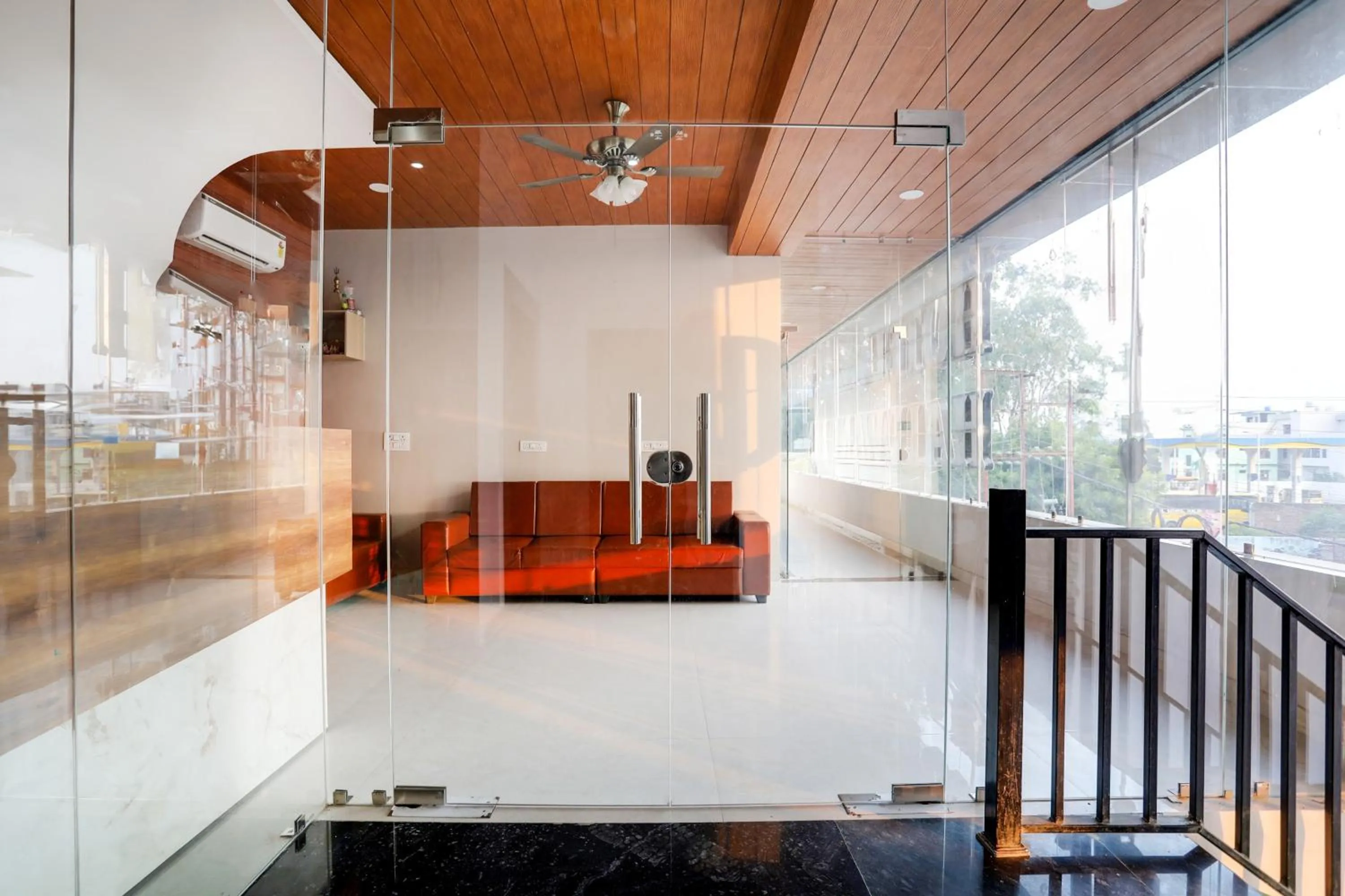 Facade/entrance in Super Townhouse Kathgharia Chowk