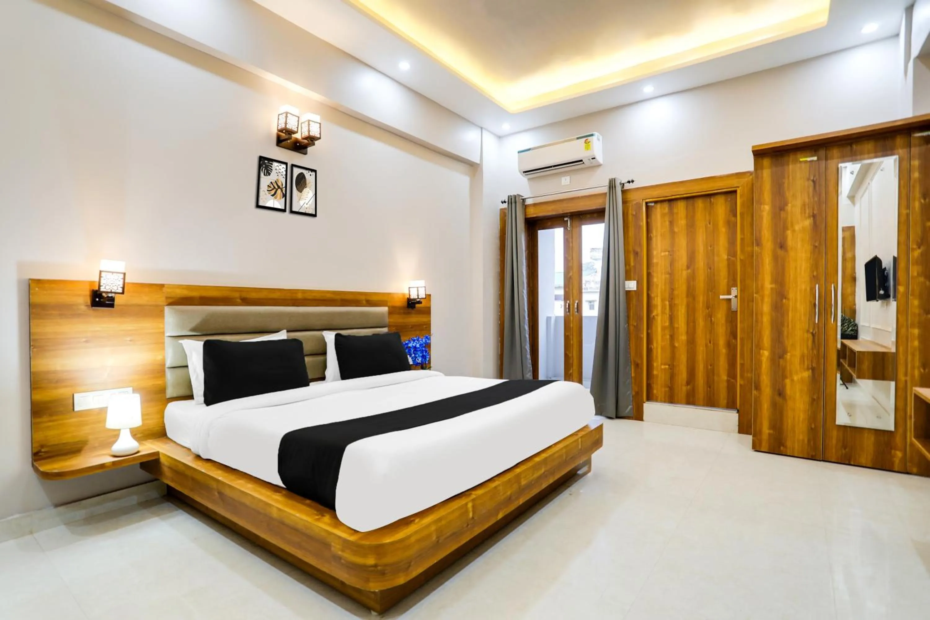 Bedroom, Bed in Super Townhouse Kathgharia Chowk
