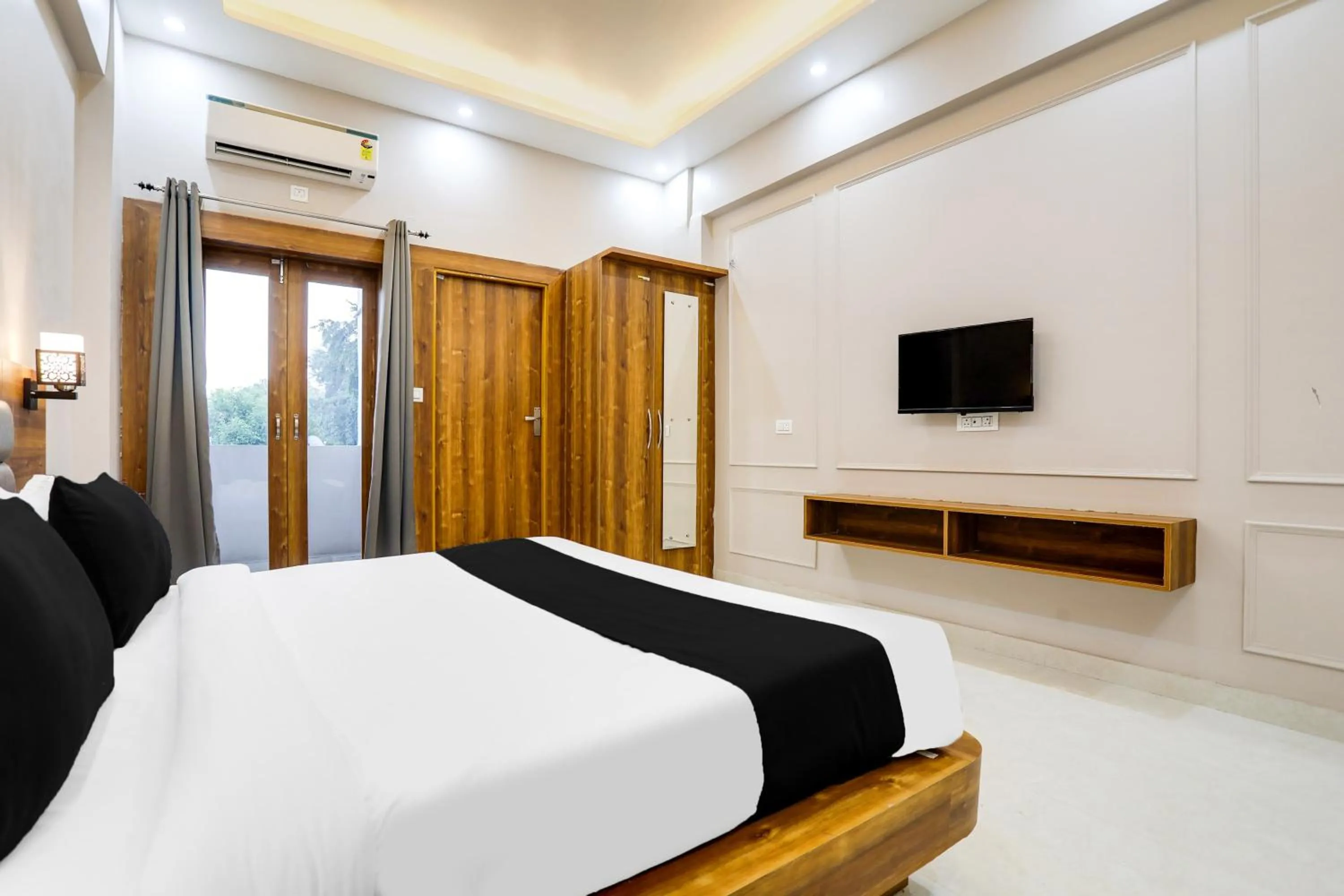 Bedroom, Bed in Super Townhouse Kathgharia Chowk