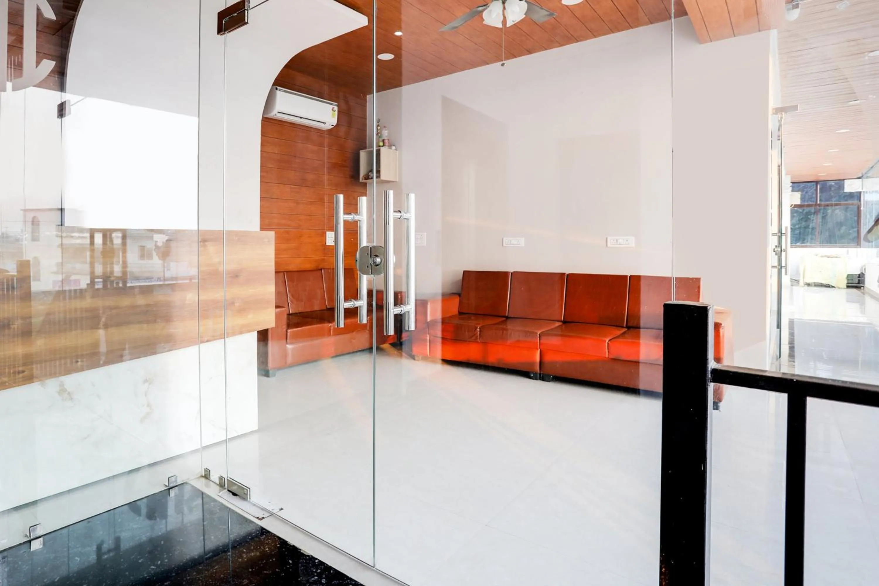 Facade/entrance in Super Townhouse Kathgharia Chowk