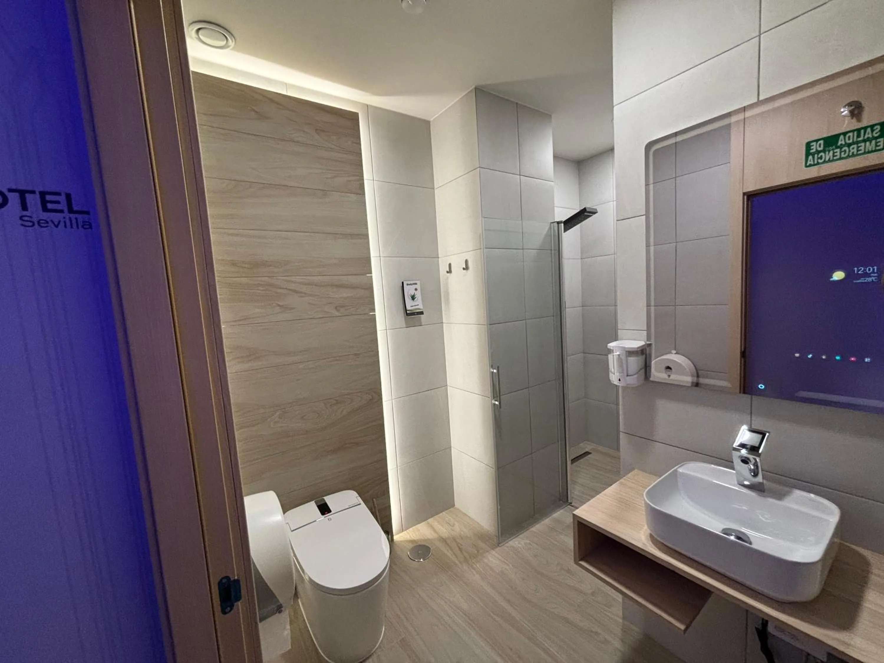 Shower in Futurotel Sevilla