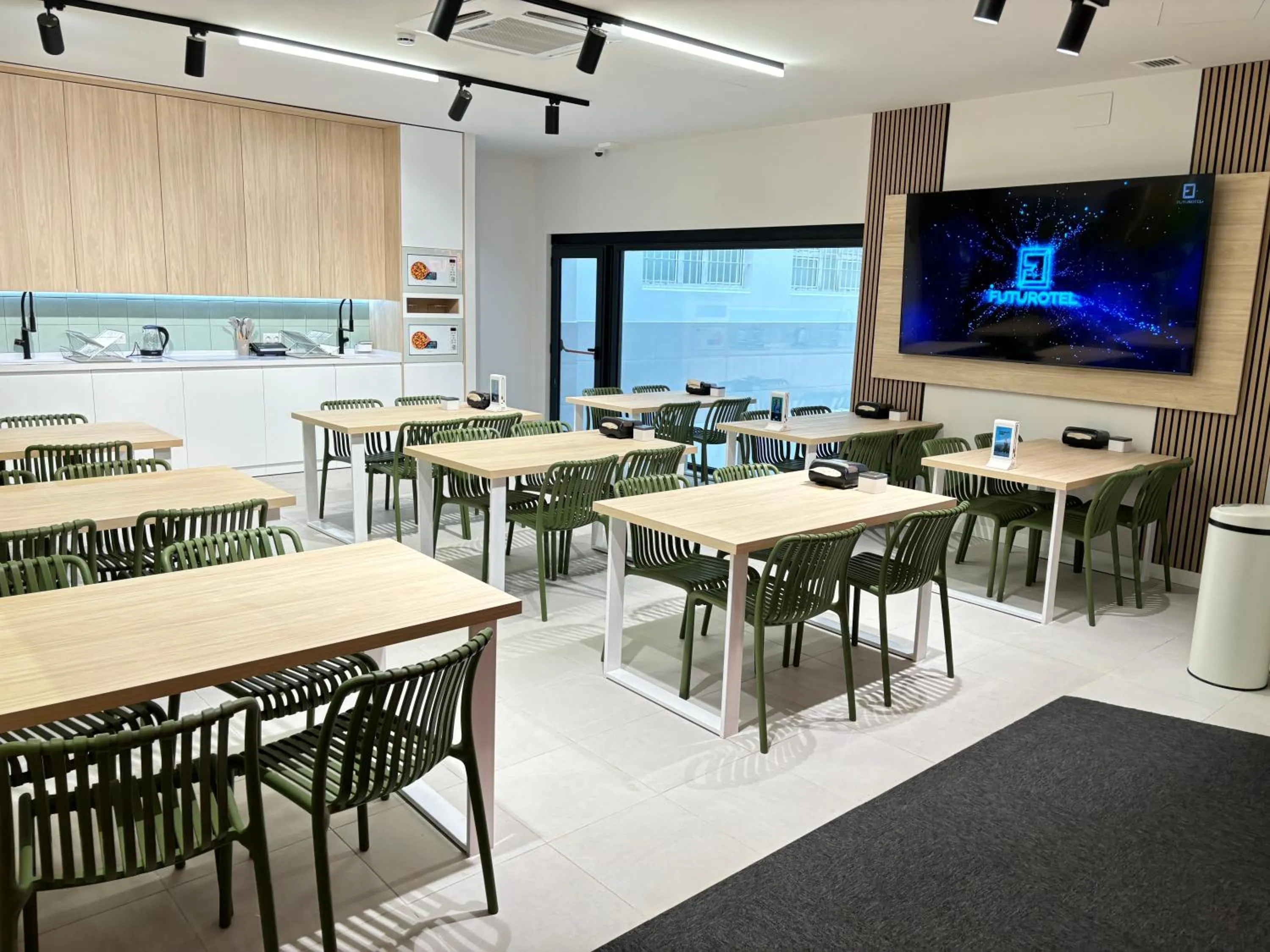 Communal lounge/ TV room in Futurotel Sevilla