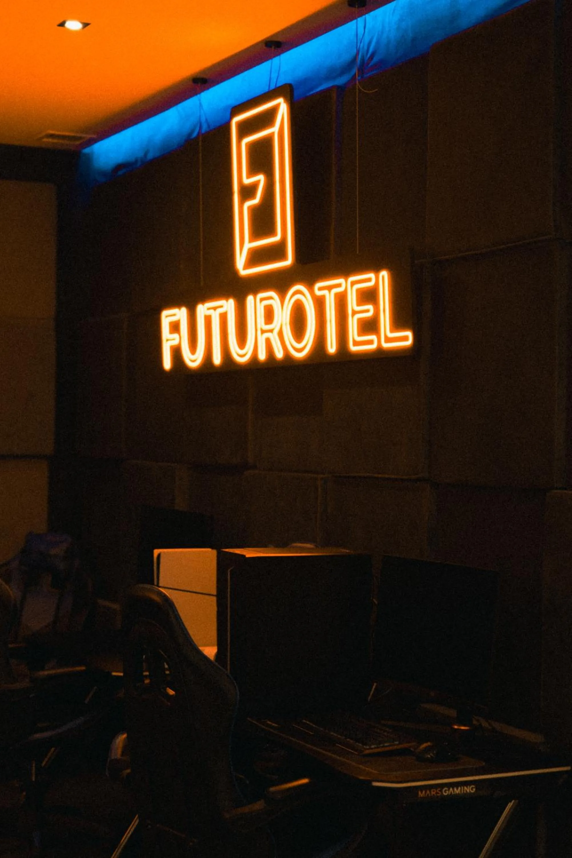 Logo/Certificate/Sign in Futurotel Sevilla
