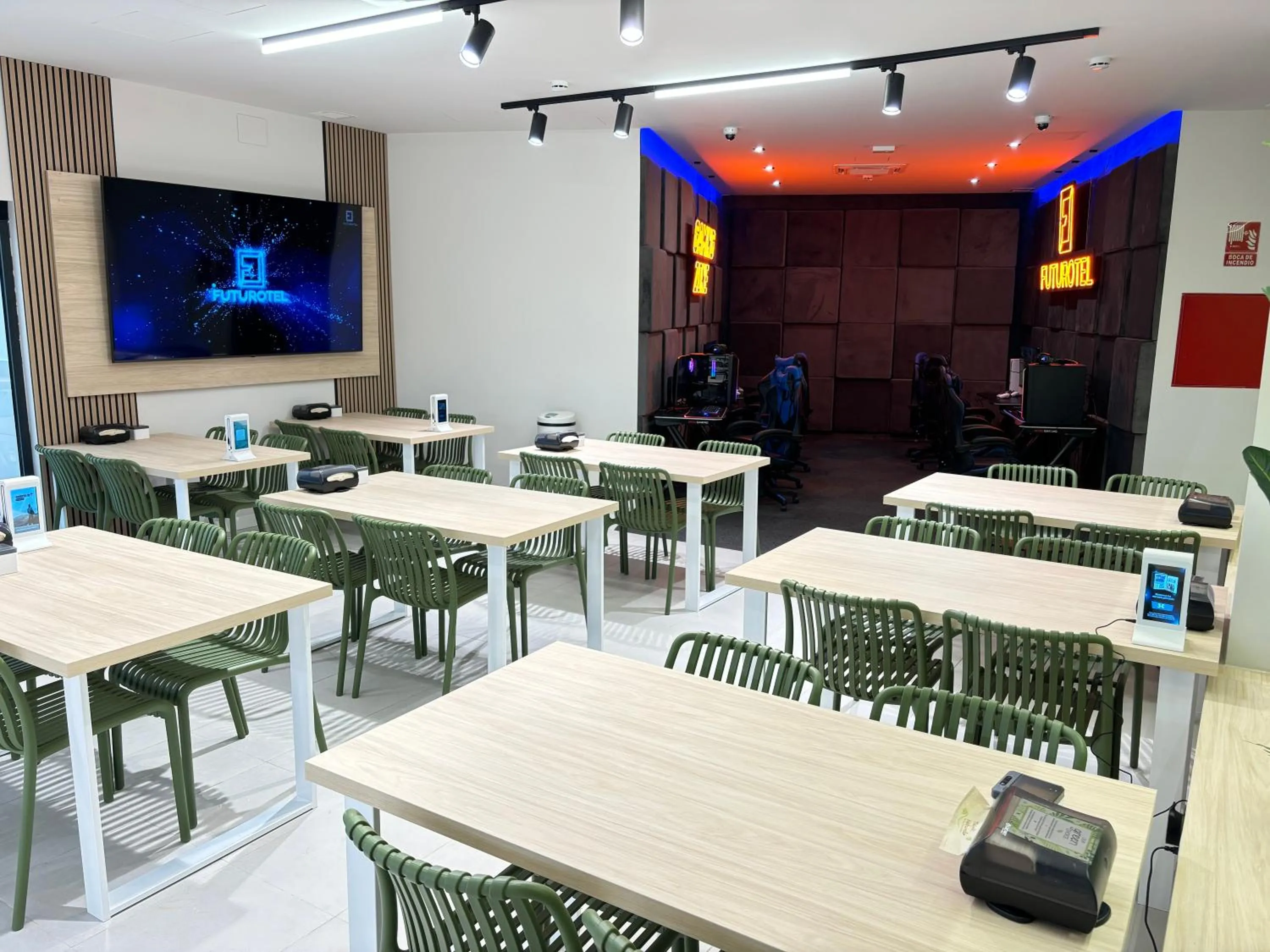 Communal lounge/ TV room in Futurotel Sevilla