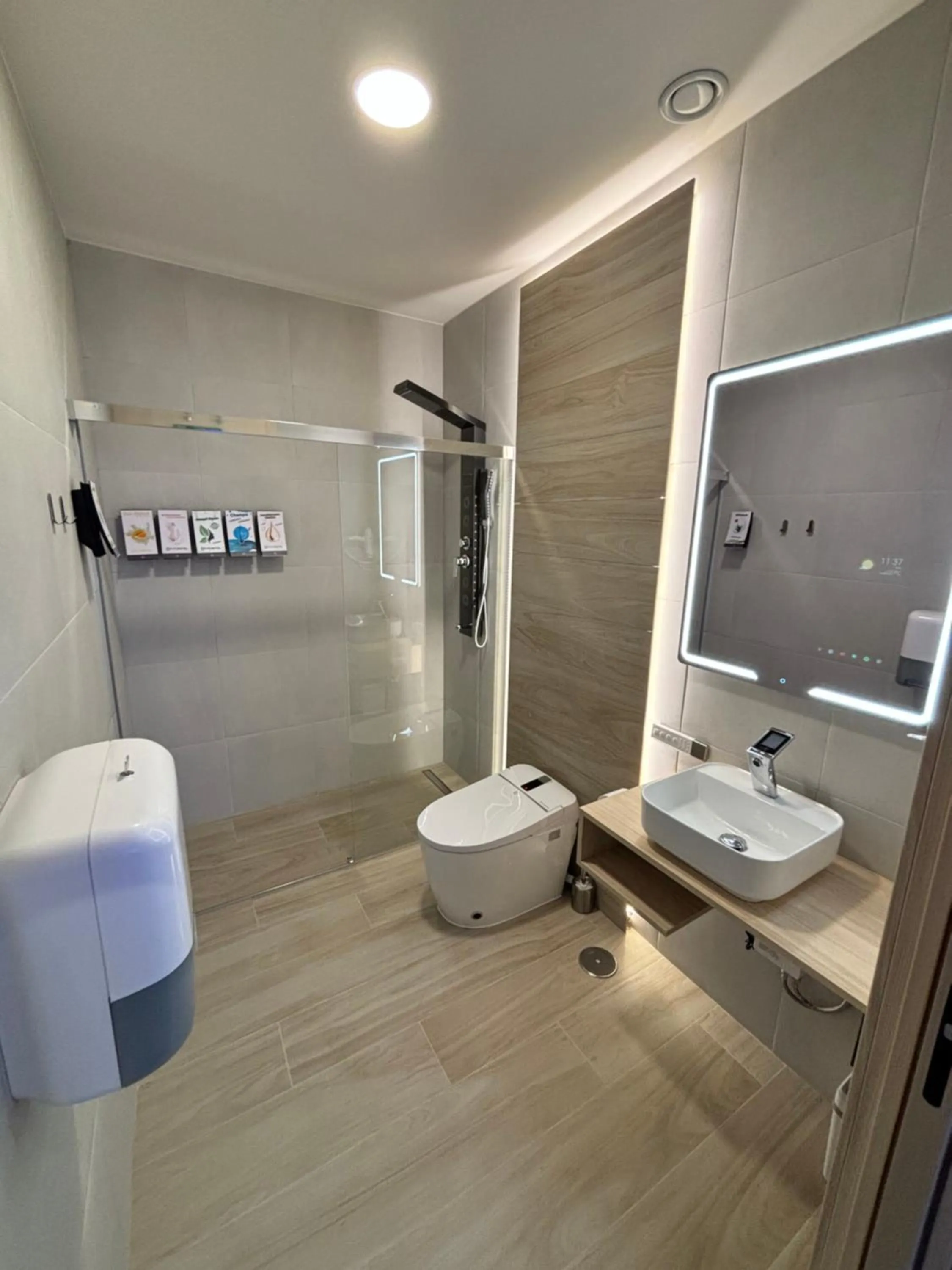 Shower in Futurotel Sevilla