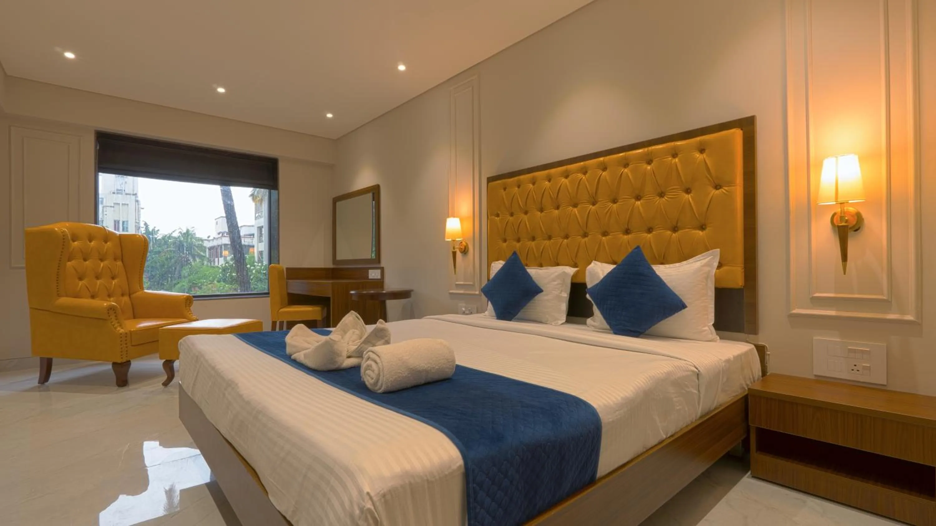 Dining area, Bed in Magnus Nexstar Suites Kalyani Nagar