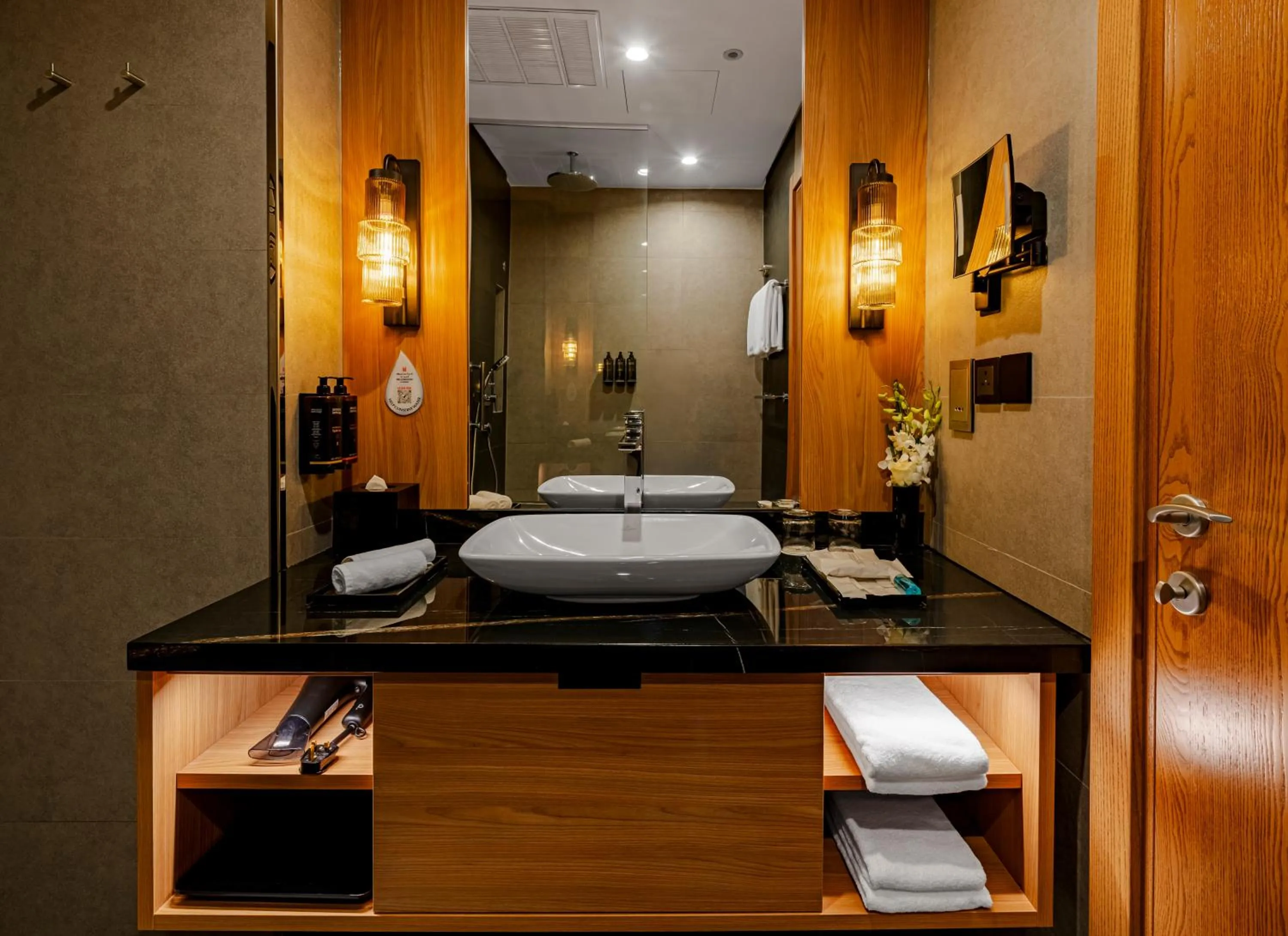 Bathroom, Bed in Millennium Al Masar