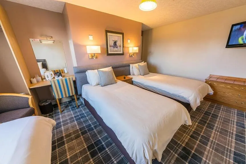 Property building, Bed in Castletown Hotel