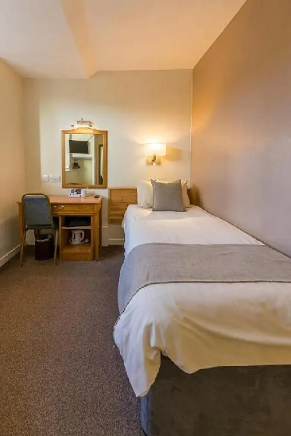 Photo of the whole room, Bed in Castletown Hotel