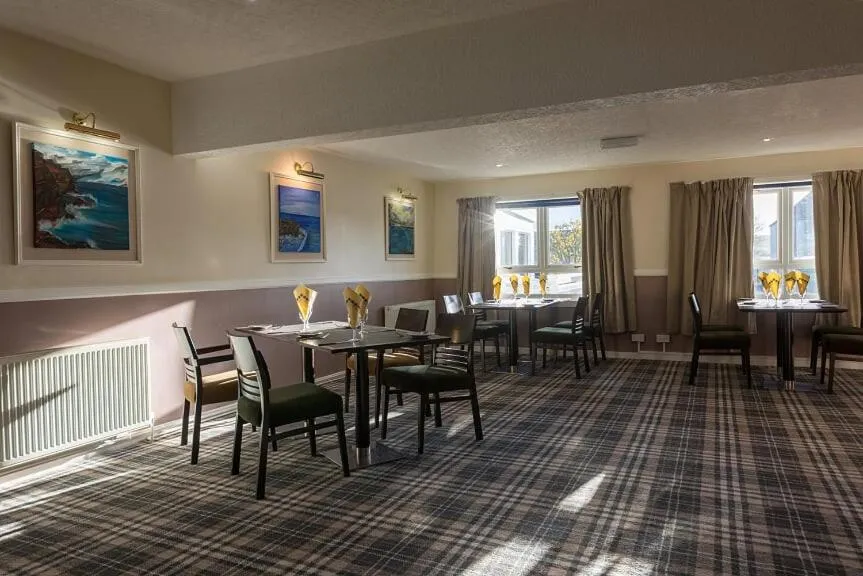 Restaurant/places to eat in Castletown Hotel
