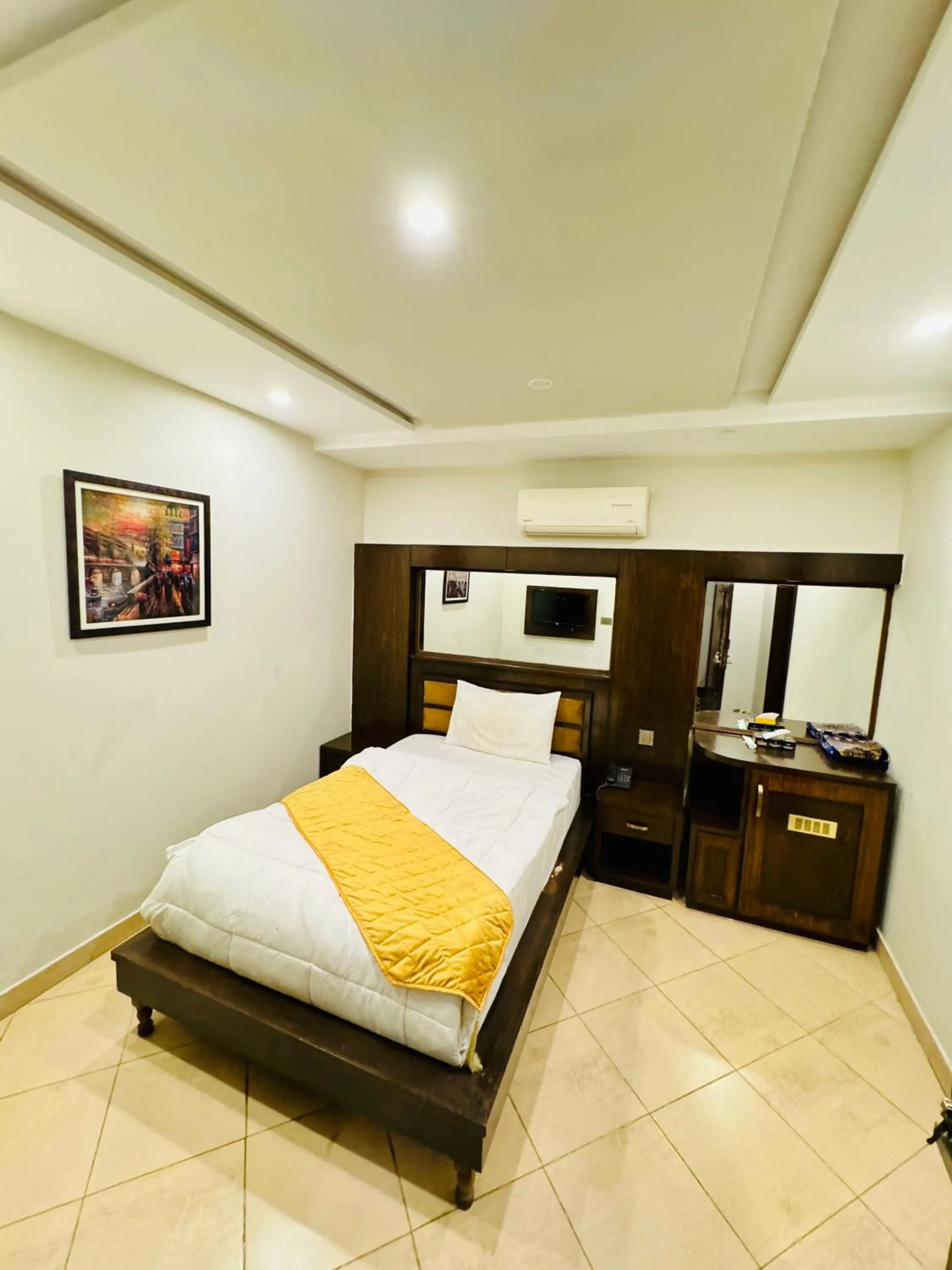 Bed in Bling International Hotel Multan