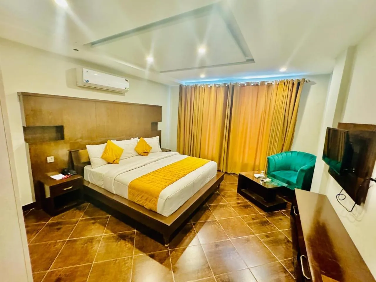 Bed in Bling International Hotel Multan