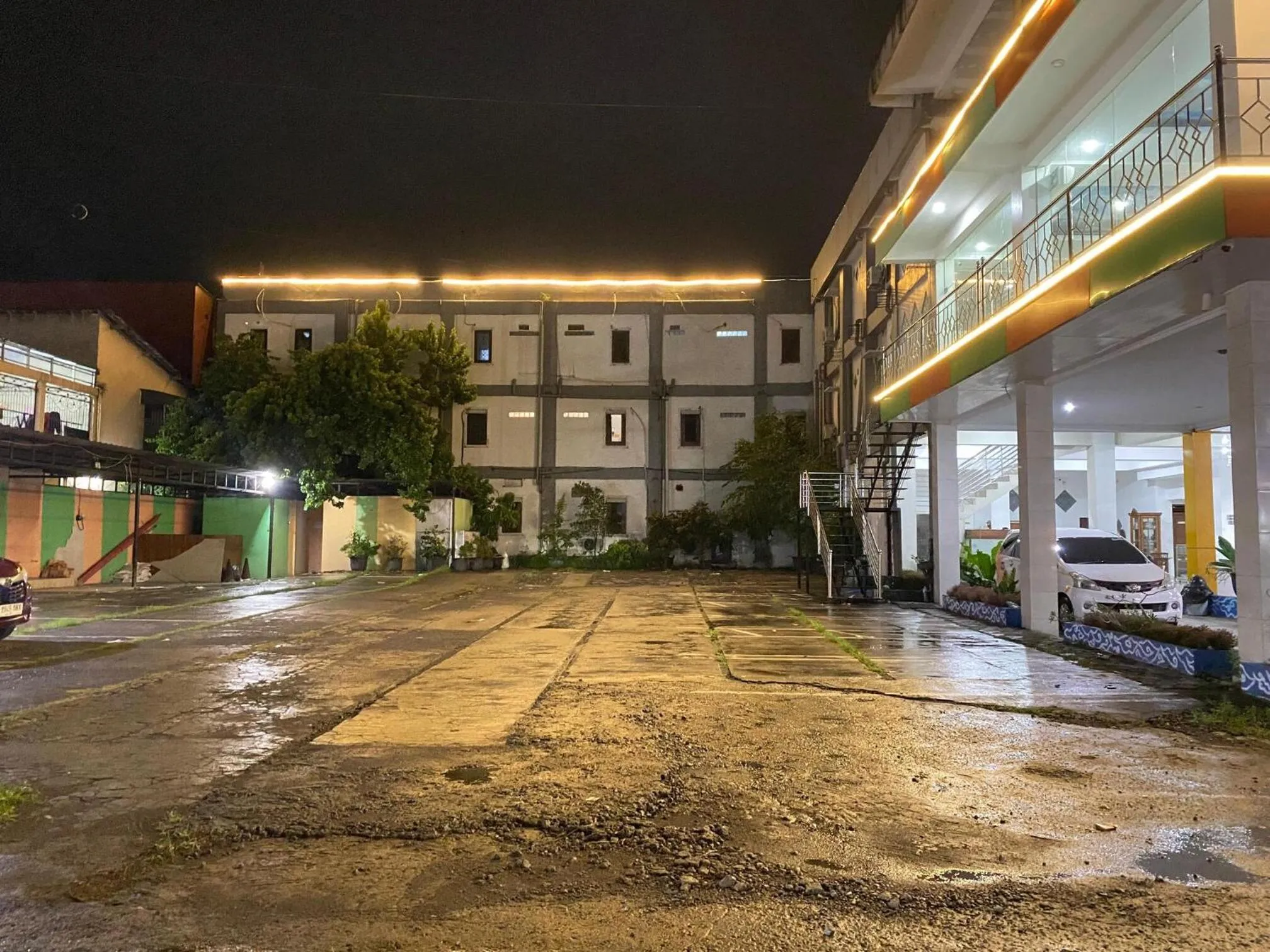 Parking in New Wijaya Hotel