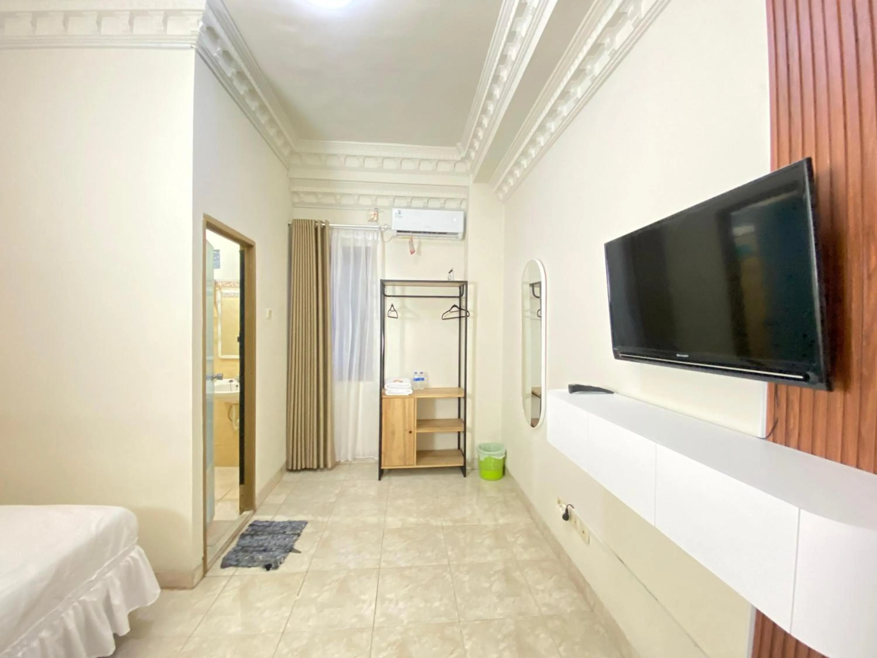 Floor plan, Bed in New Wijaya Hotel