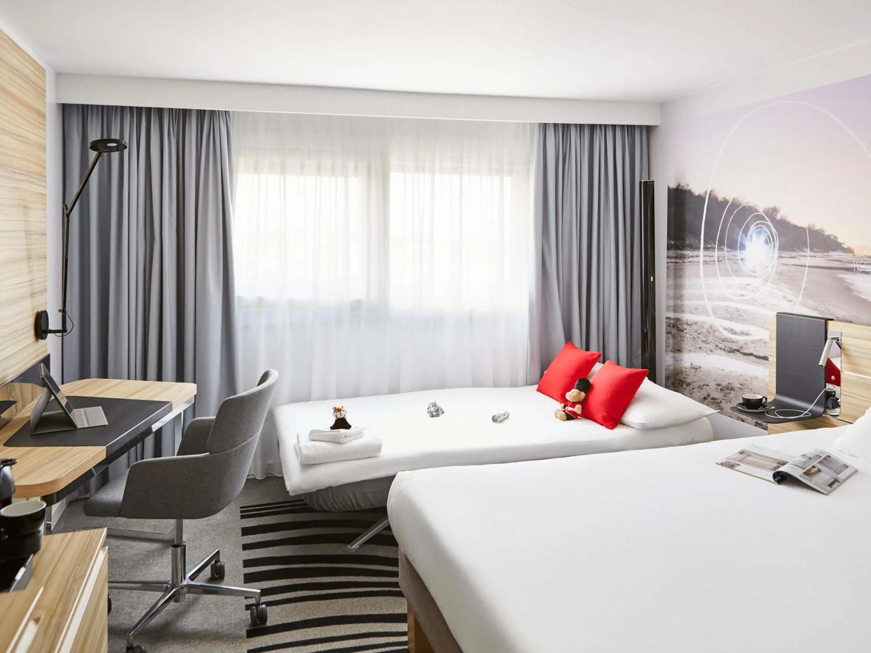 Bedroom, Bed in Novotel Birmingham Airport Terminal Building - NEC