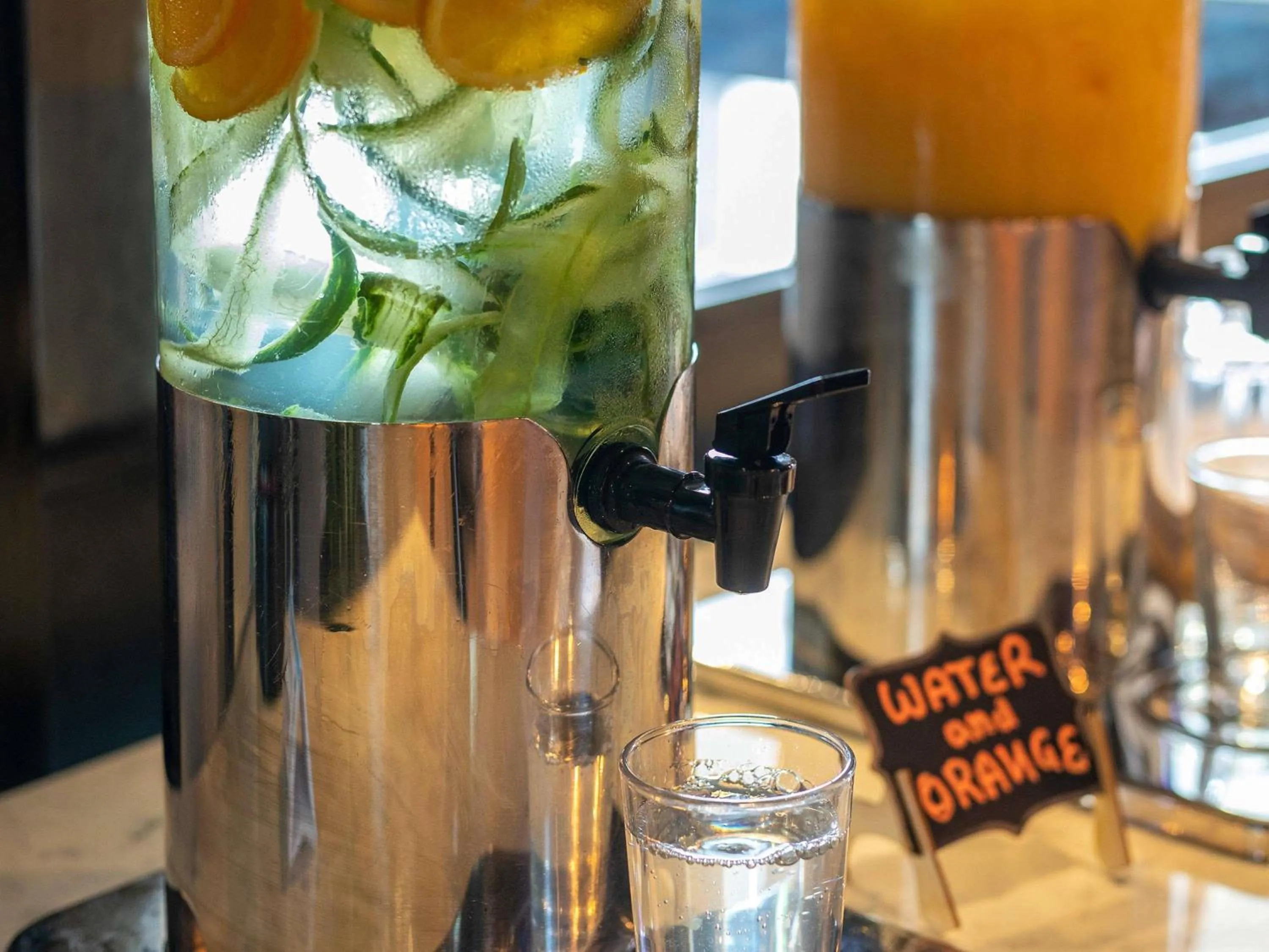 Restaurant/places to eat in Novotel Birmingham Airport Terminal Building - NEC