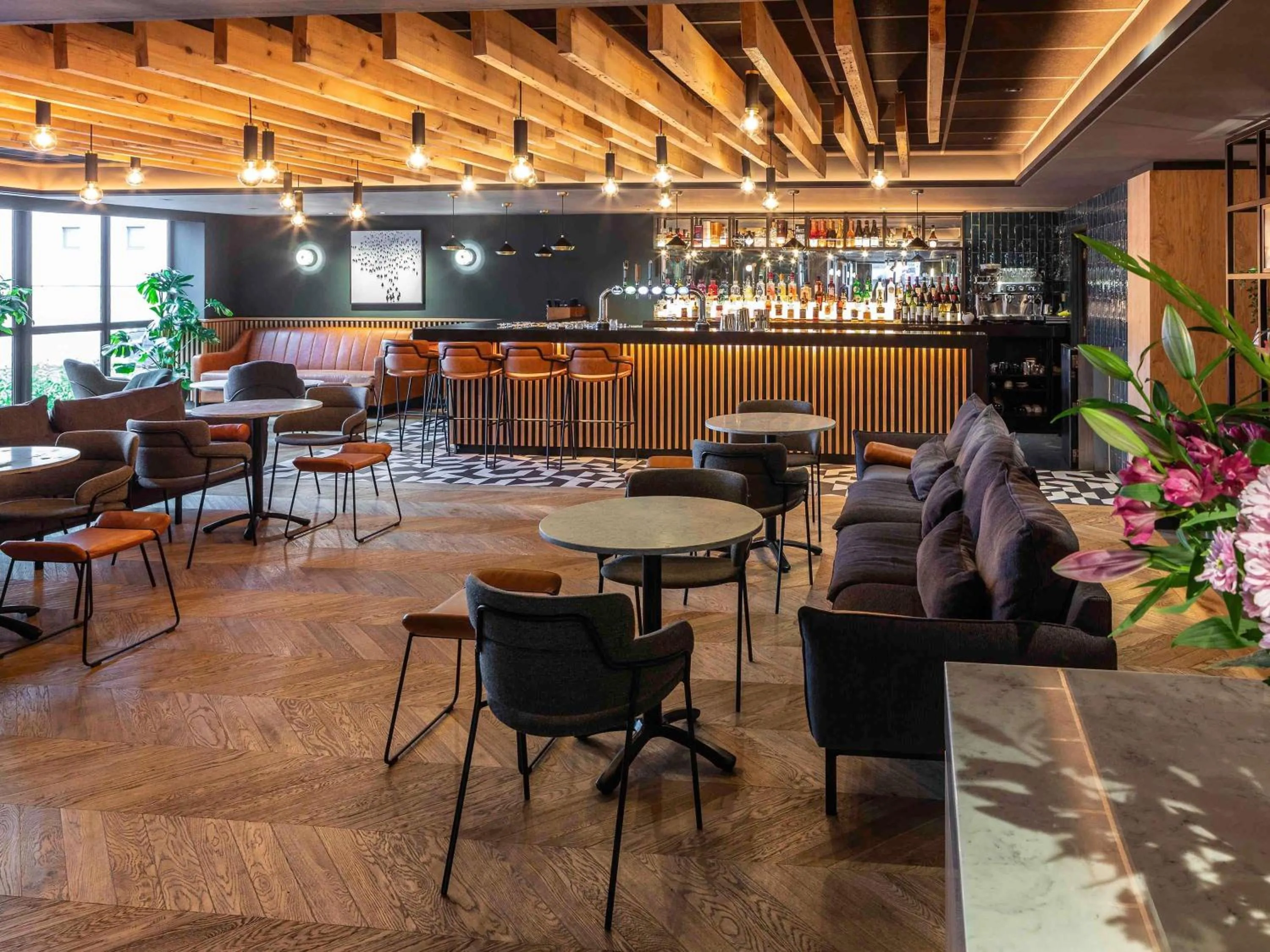 Restaurant/places to eat in Novotel Birmingham Airport Terminal Building - NEC