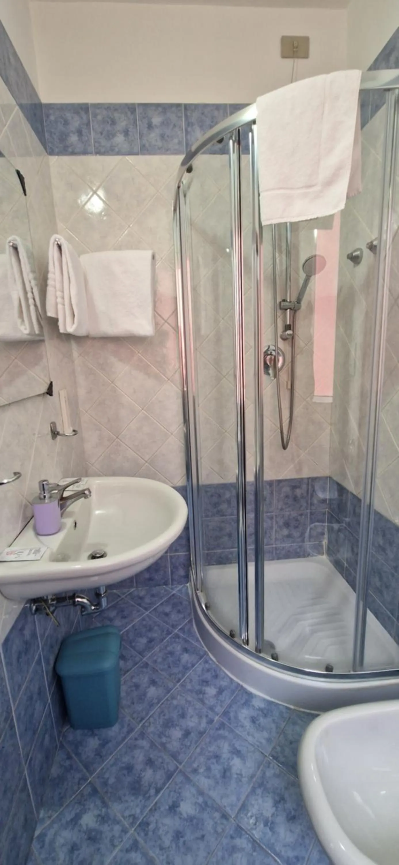 Shower in Hotel Tito