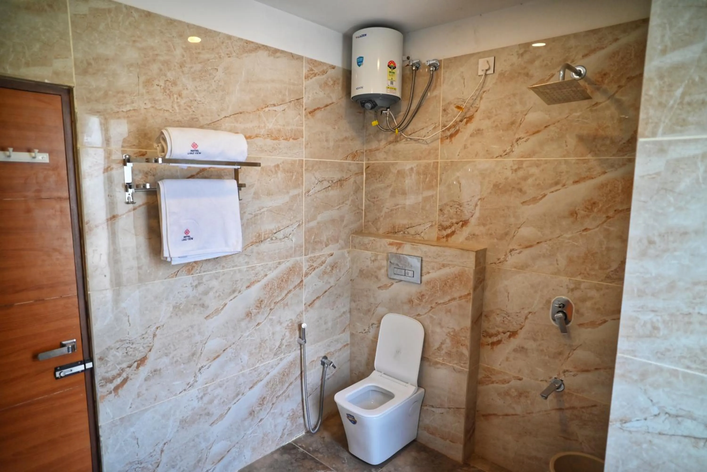 Bathroom in Hotel Lake View - Near Sukhna Lake