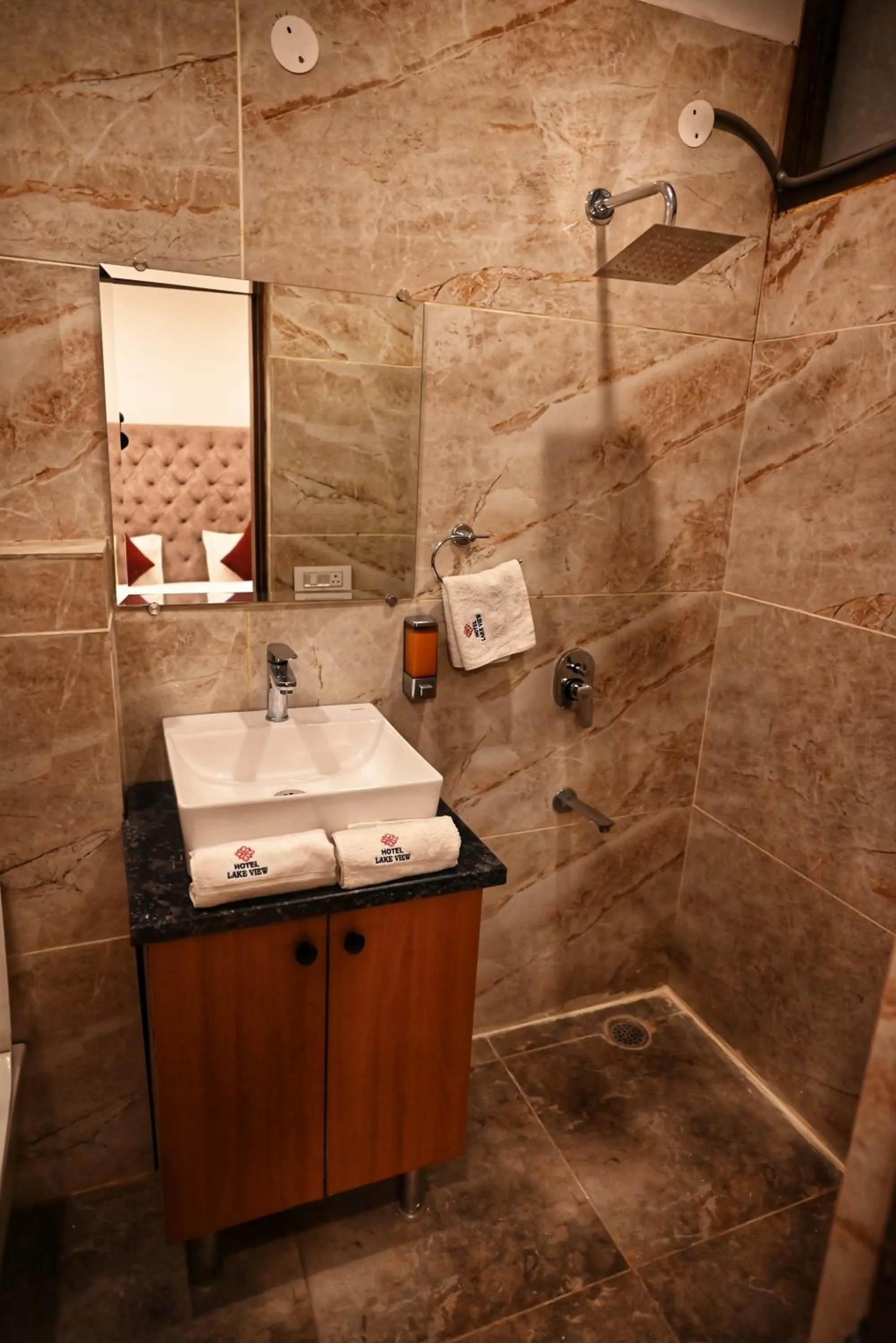 Bathroom in Hotel Lake View - Near Sukhna Lake
