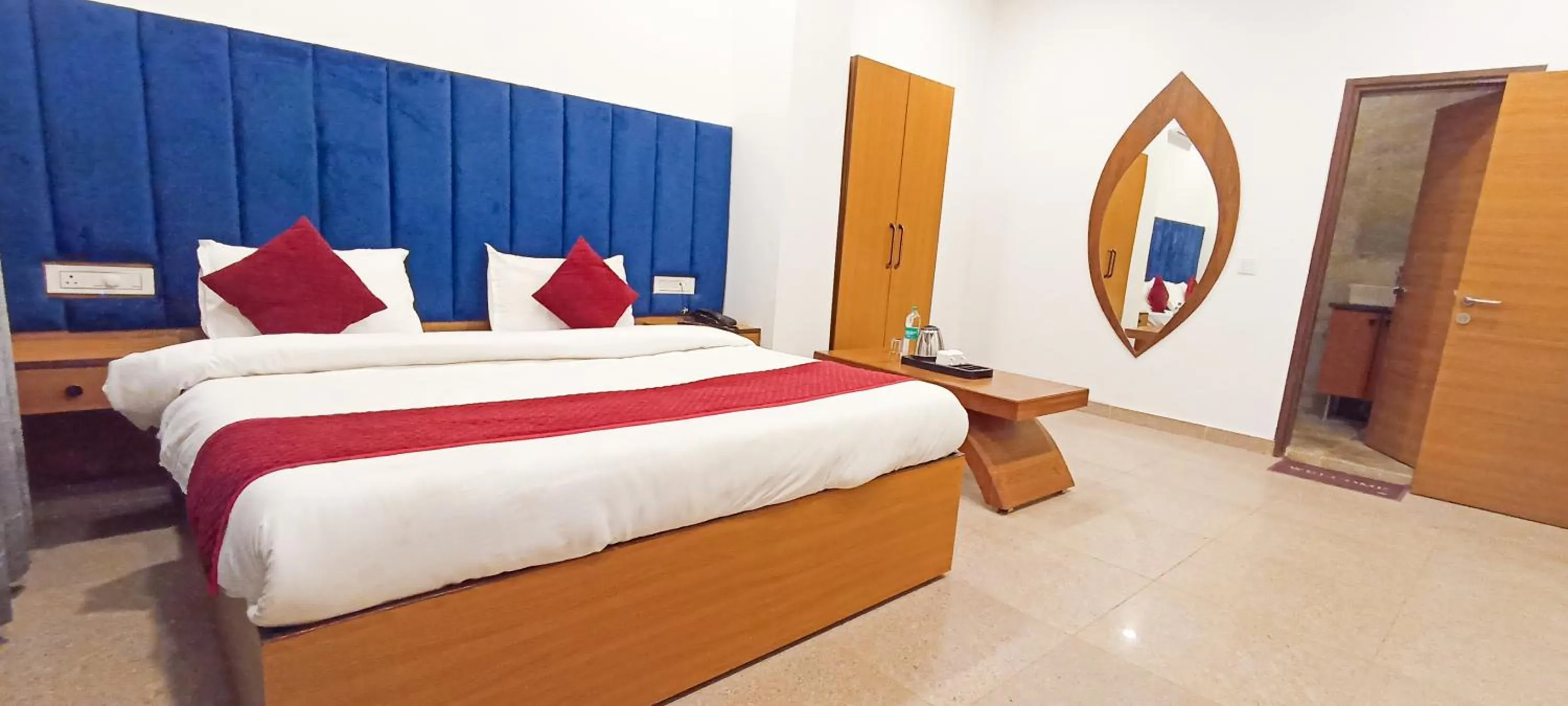 View (from property/room), Bed in Hotel Lake View - Near Sukhna Lake