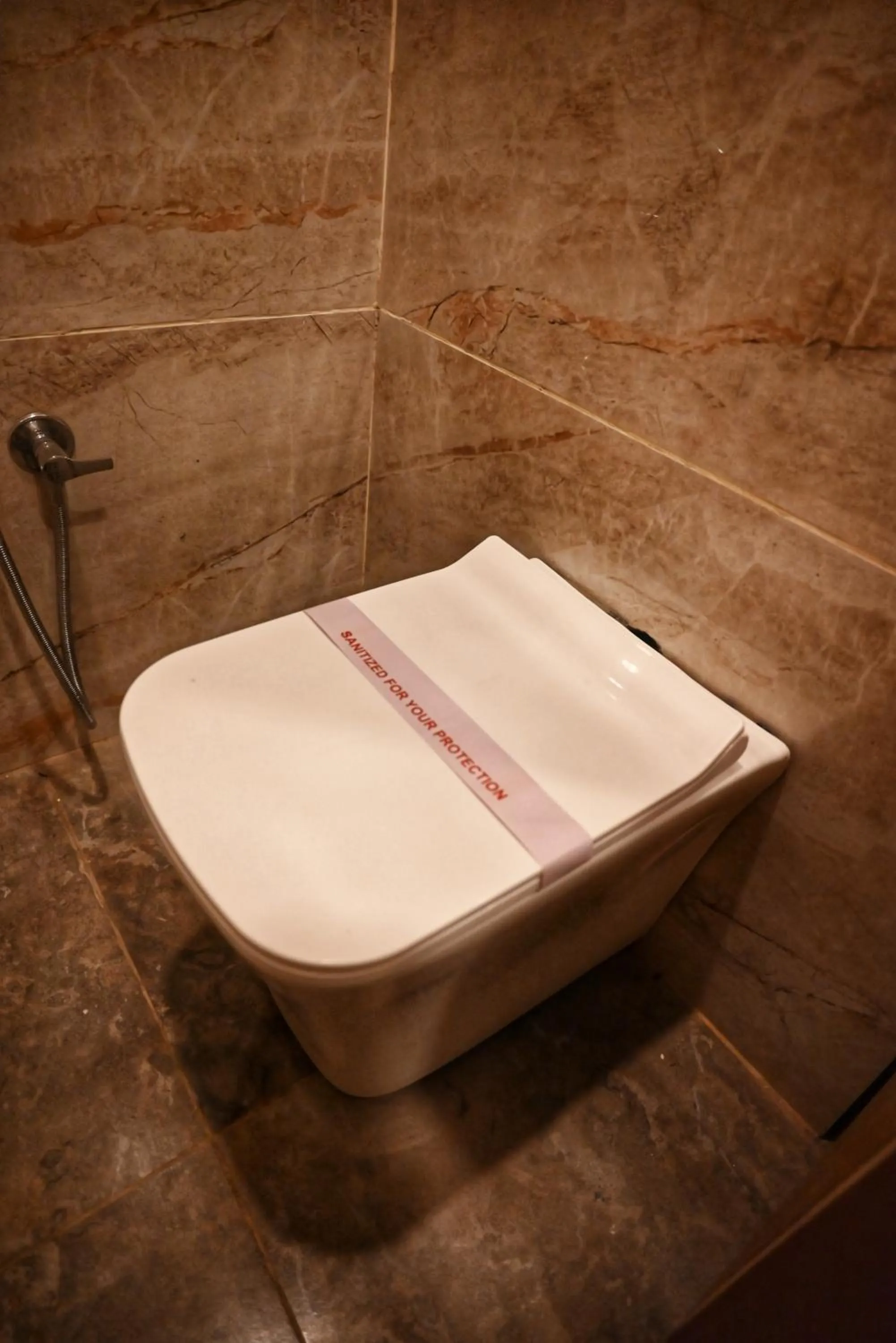 Bathroom in Hotel Lake View - Near Sukhna Lake