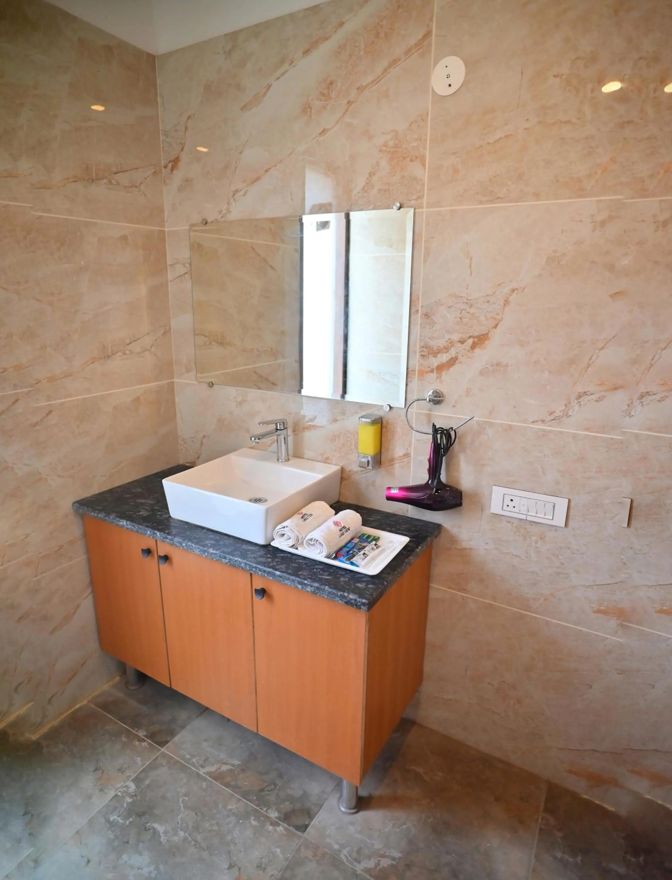 Bathroom in Hotel Lake View - Near Sukhna Lake