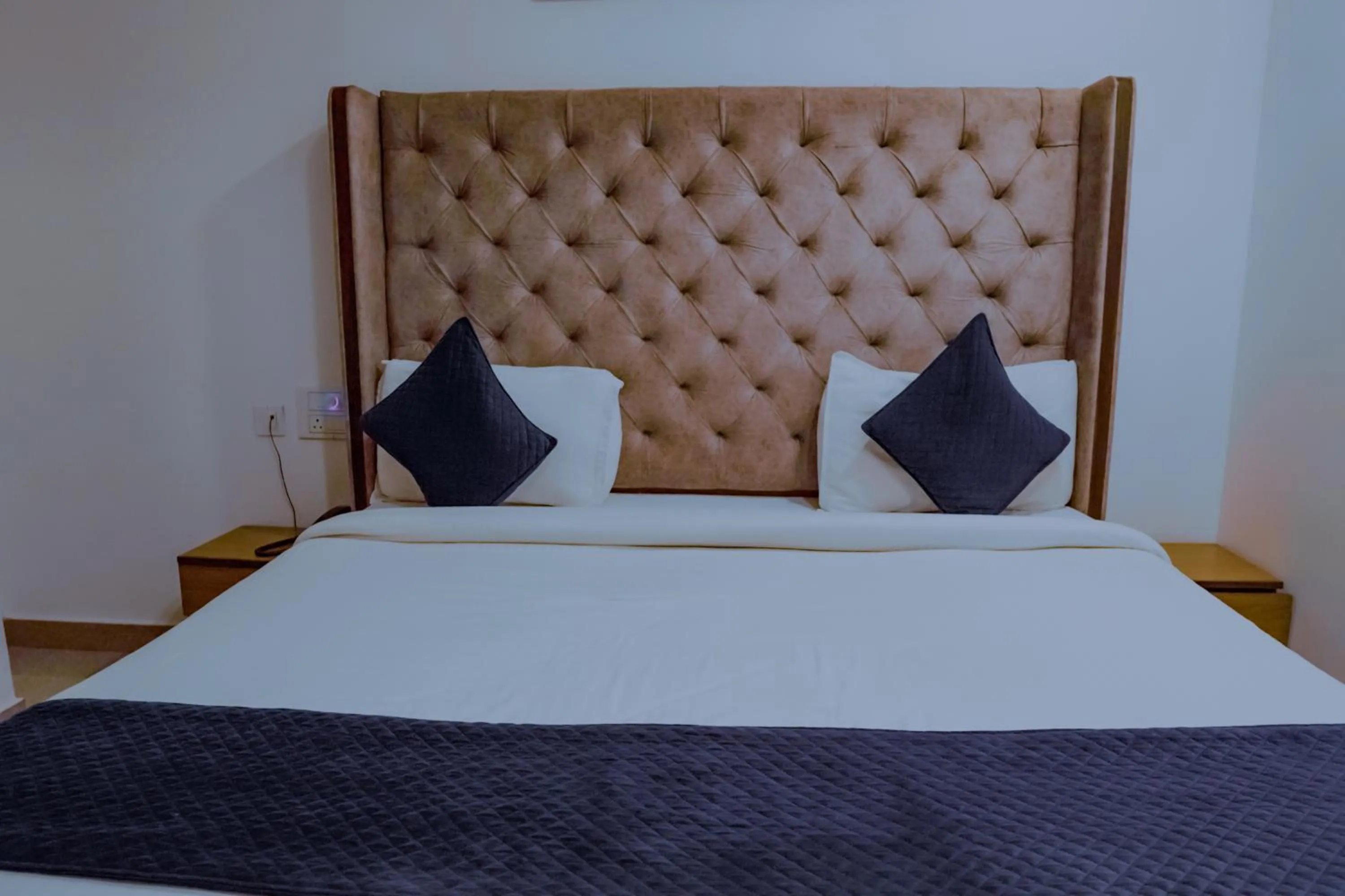 Bed in Hotel Lake View - Near Sukhna Lake