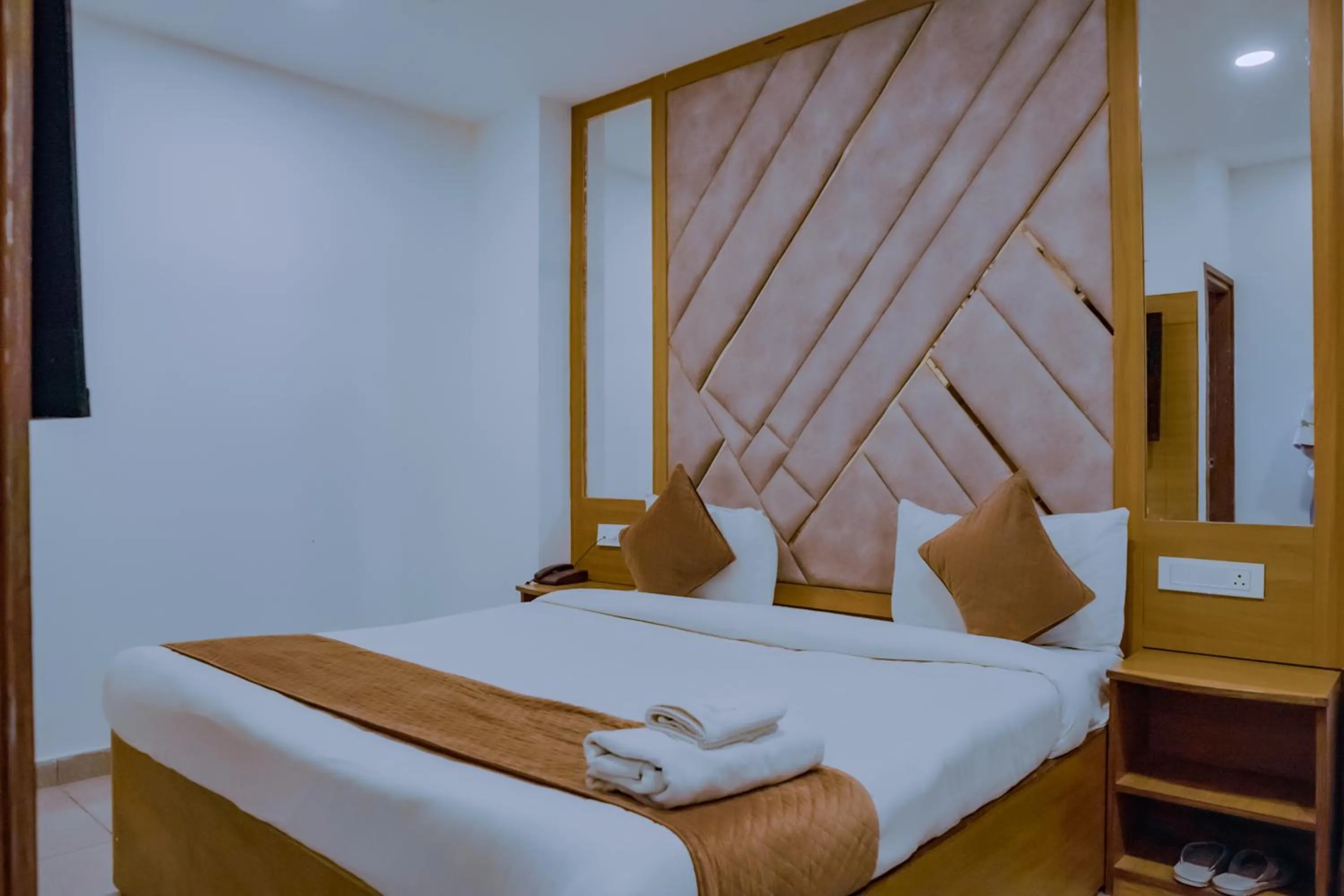 View (from property/room), Bed in Hotel Lake View - Near Sukhna Lake