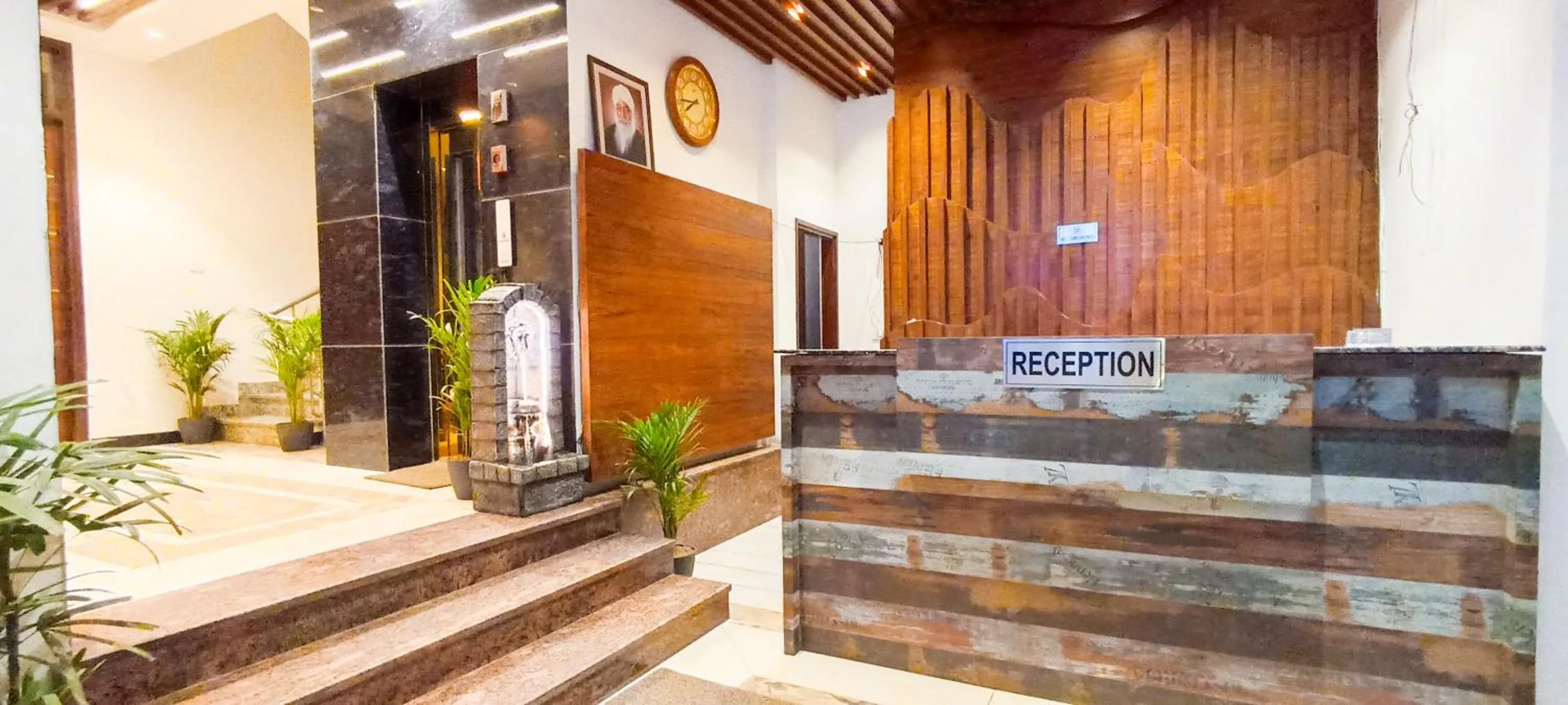 elevator in Hotel Lake View - Near Sukhna Lake