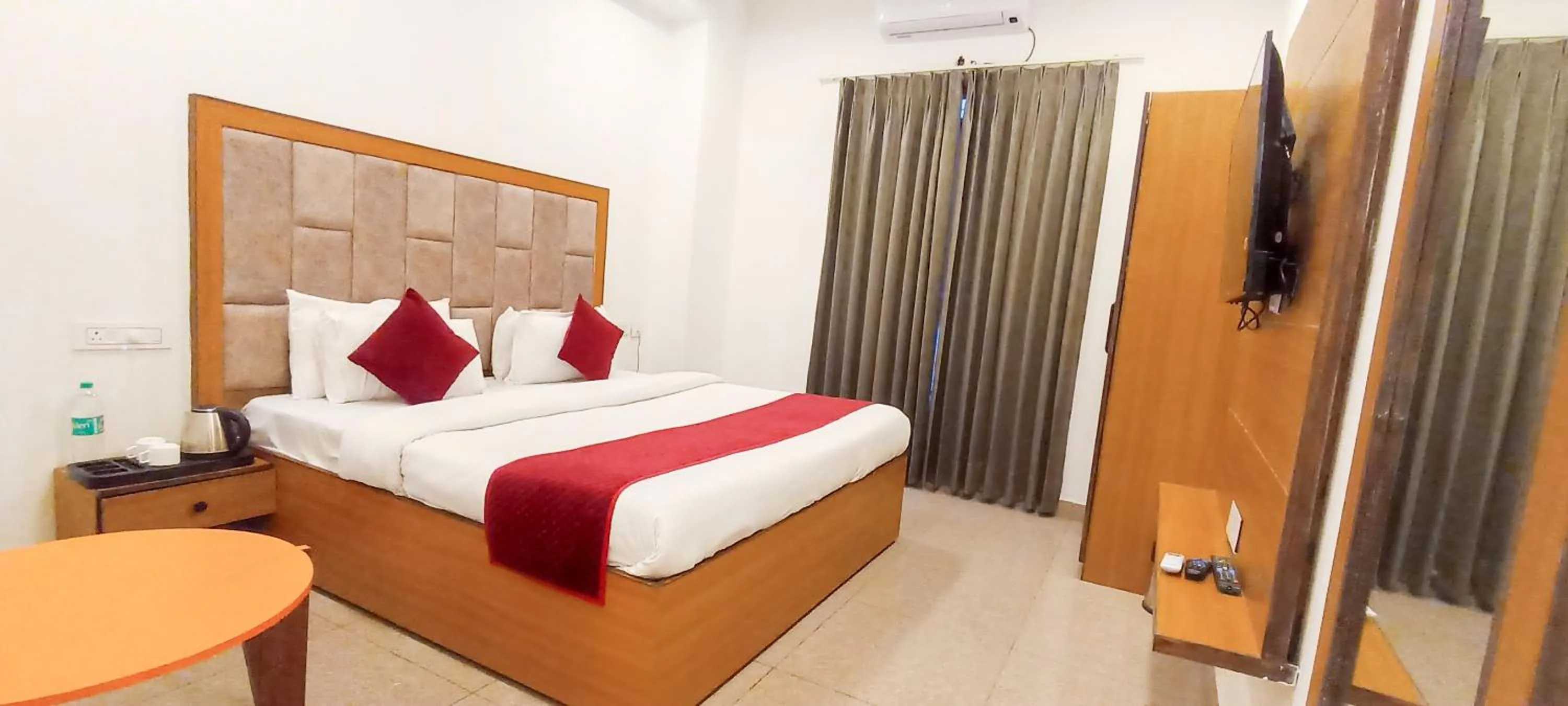 View (from property/room), Bed in Hotel Lake View - Near Sukhna Lake