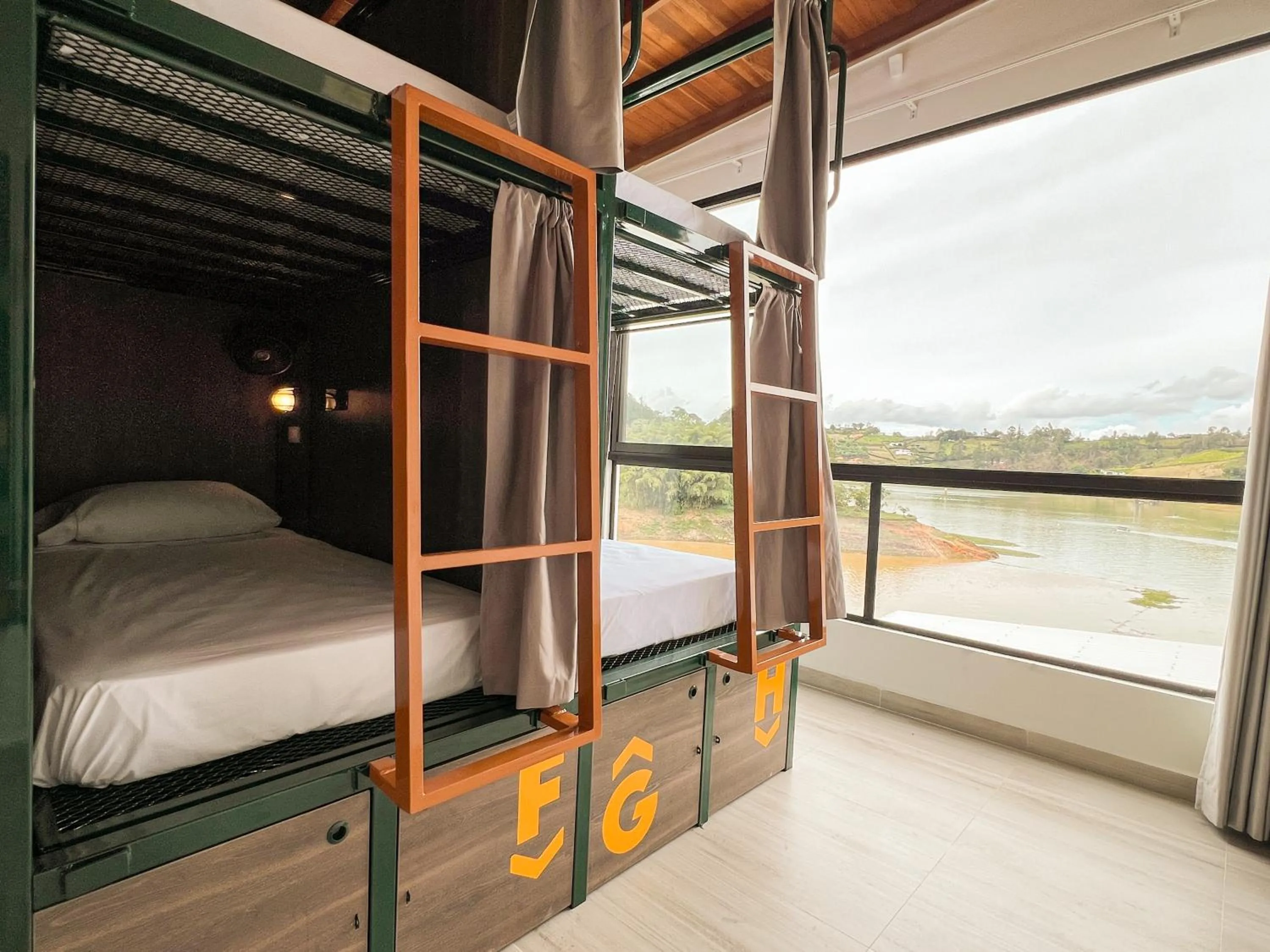 Bed in Viajero Guatapé Hostel & Lake Club