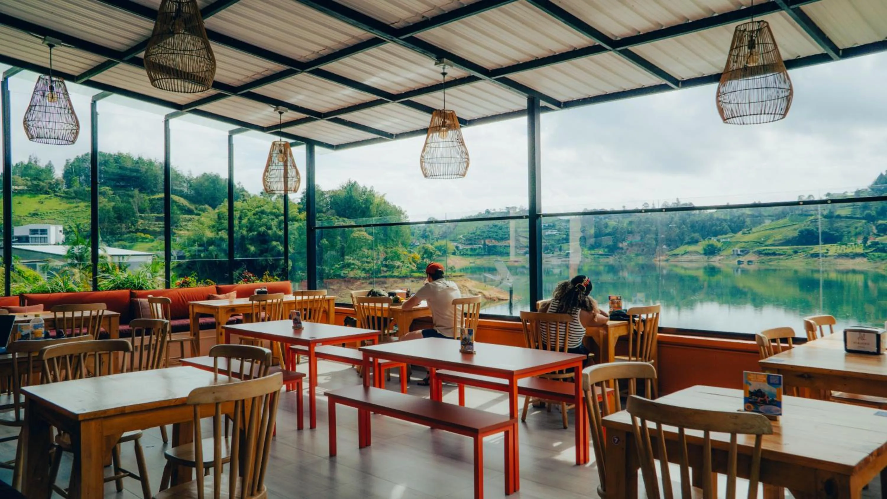 Restaurant/places to eat in Viajero Guatapé Hostel & Lake Club