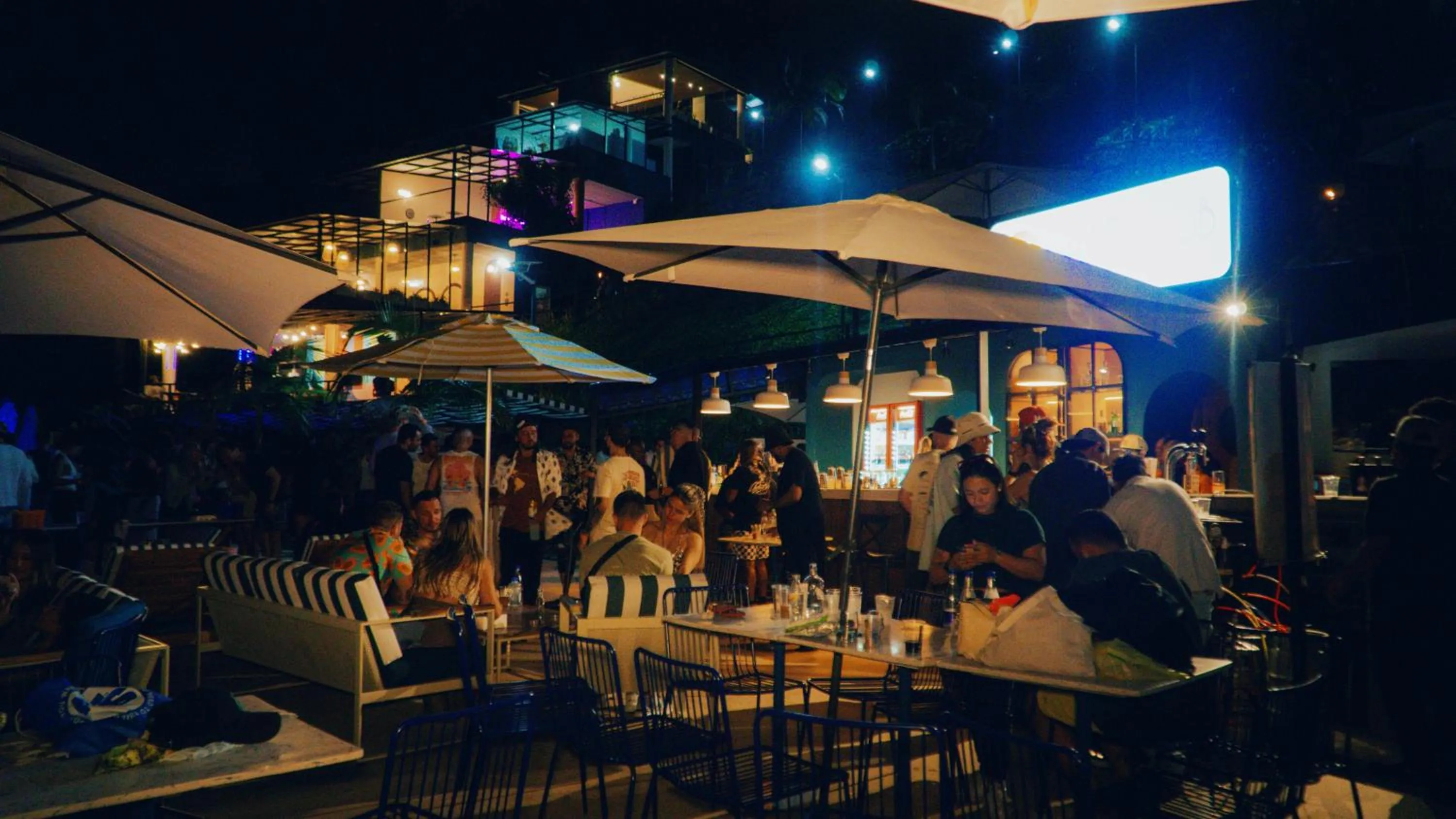 Restaurant/places to eat in Viajero Guatapé Hostel & Lake Club