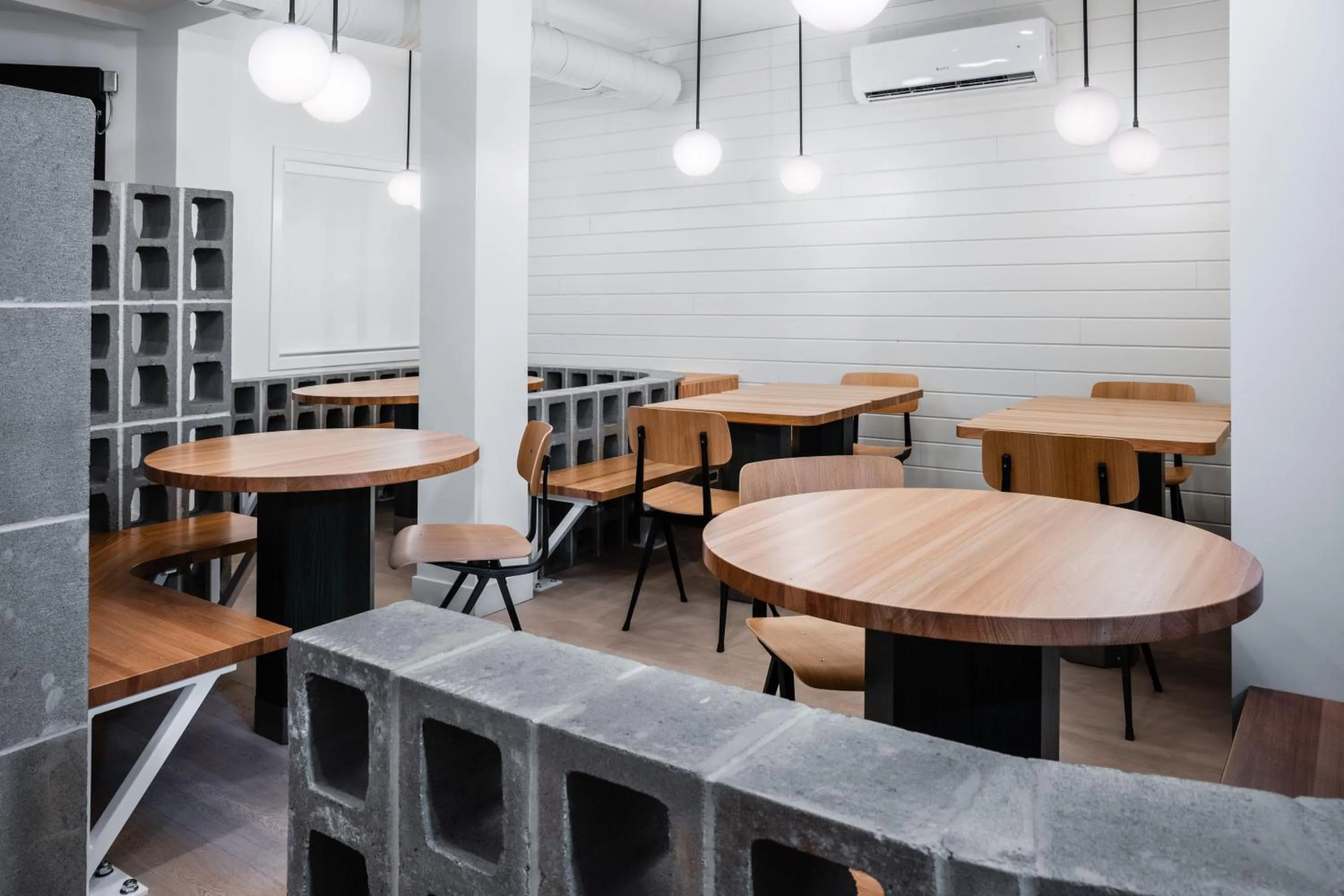 Restaurant/places to eat in VRGE Revelstoke