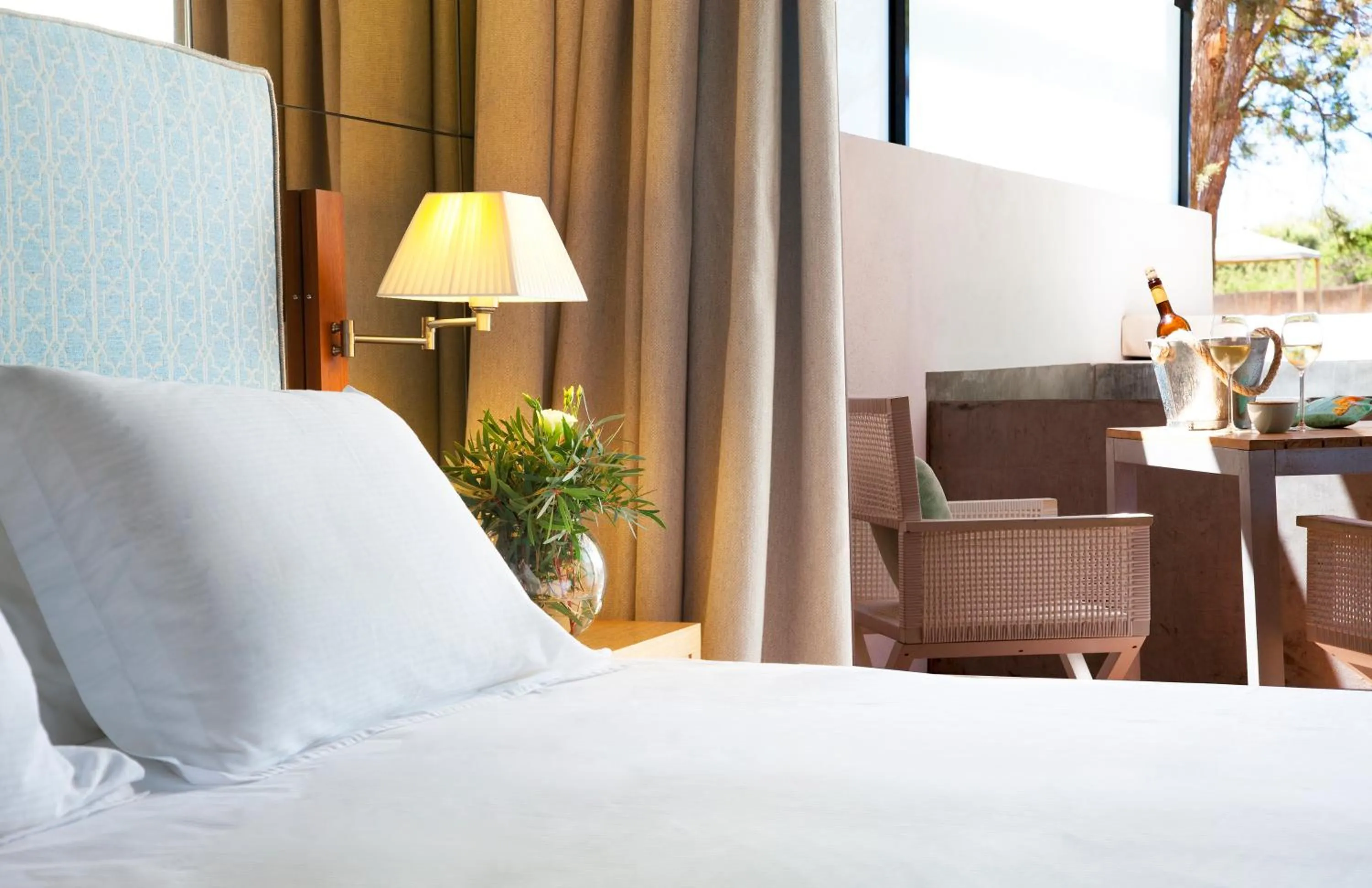 Balcony/Terrace, Bed in Gecko Hotel & Beach Club