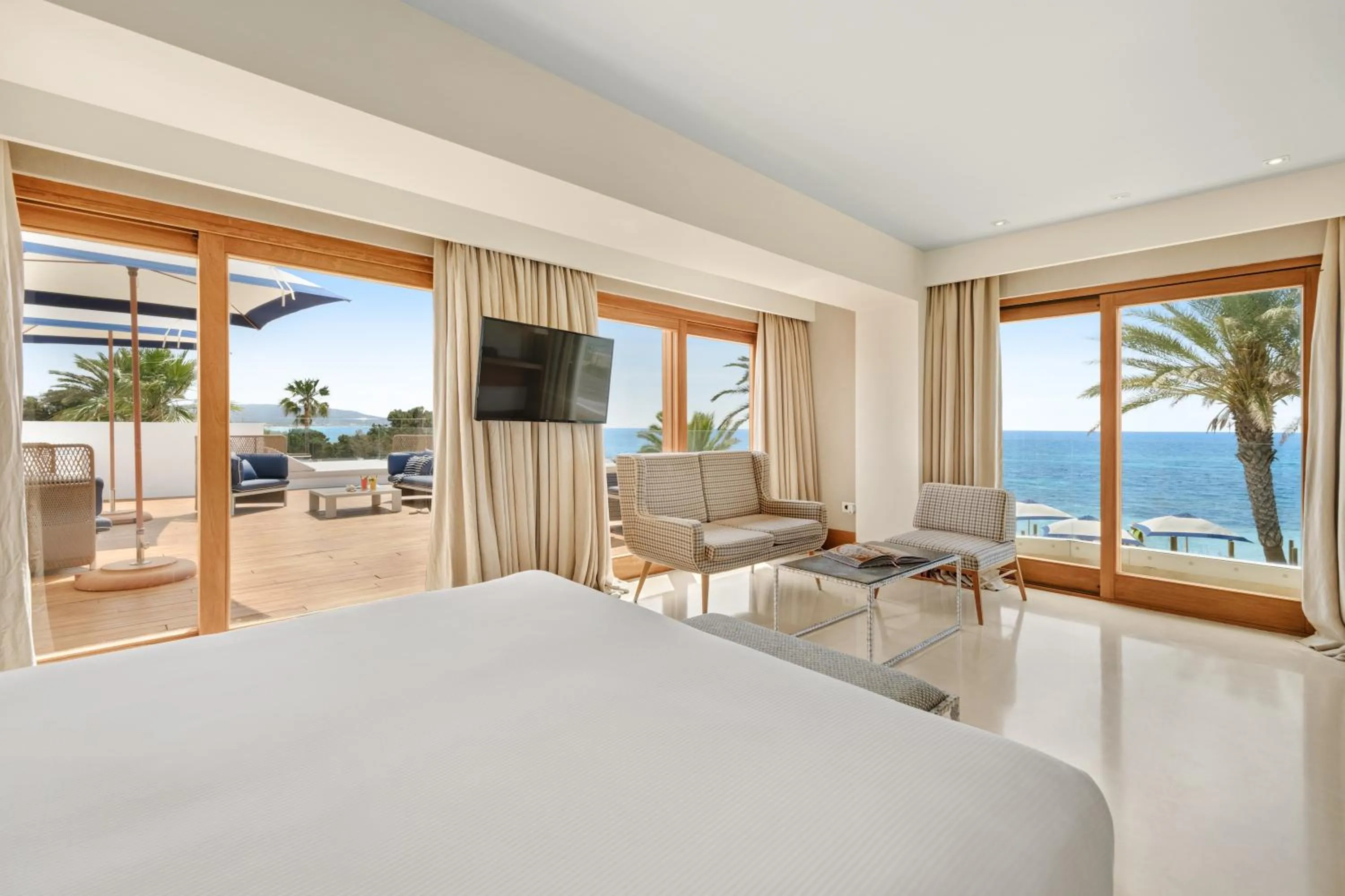 Photo of the whole room, Bed in Gecko Hotel & Beach Club