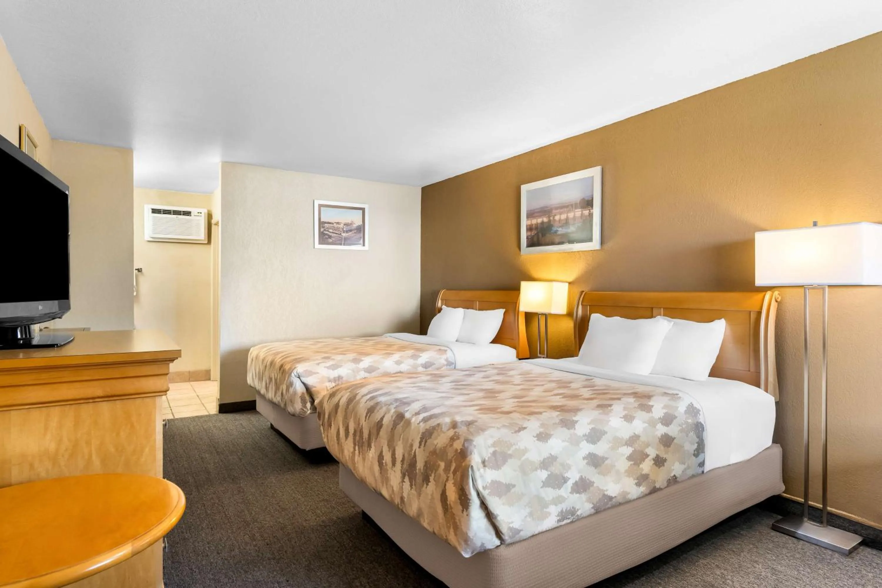 Bedroom in Americas Best Value Inn Yakima