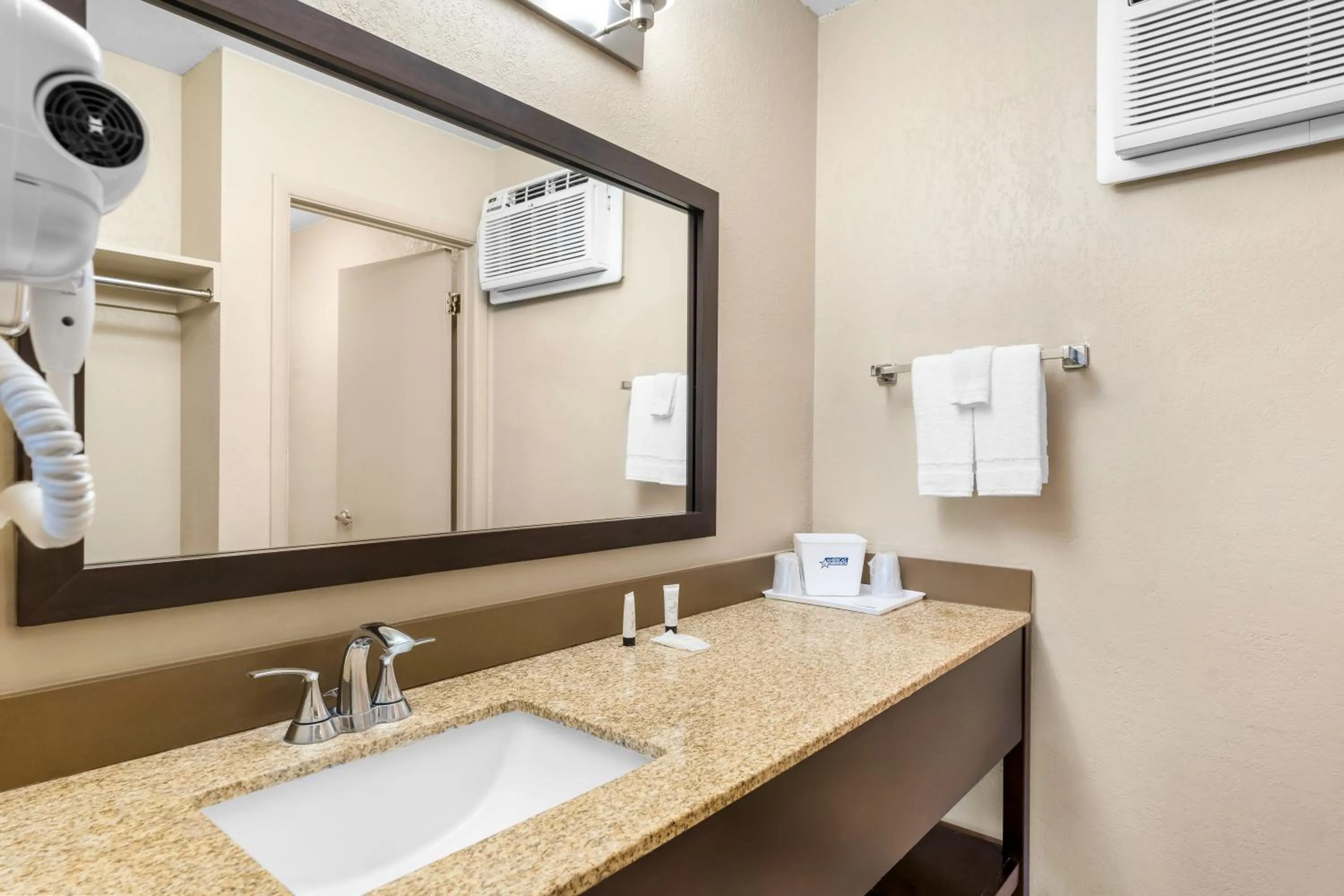 Bathroom in Americas Best Value Inn Yakima