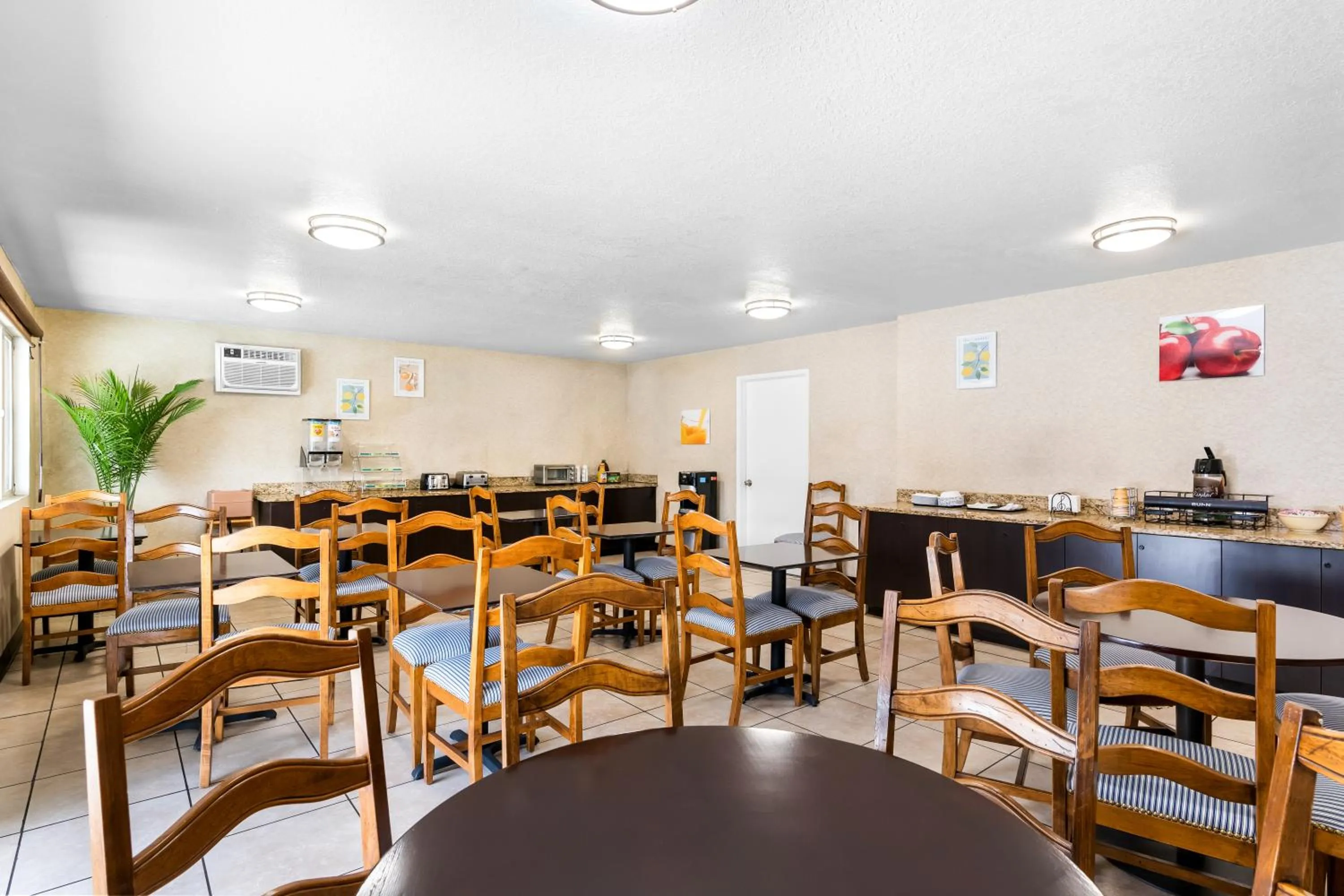 Restaurant/places to eat in Americas Best Value Inn Yakima