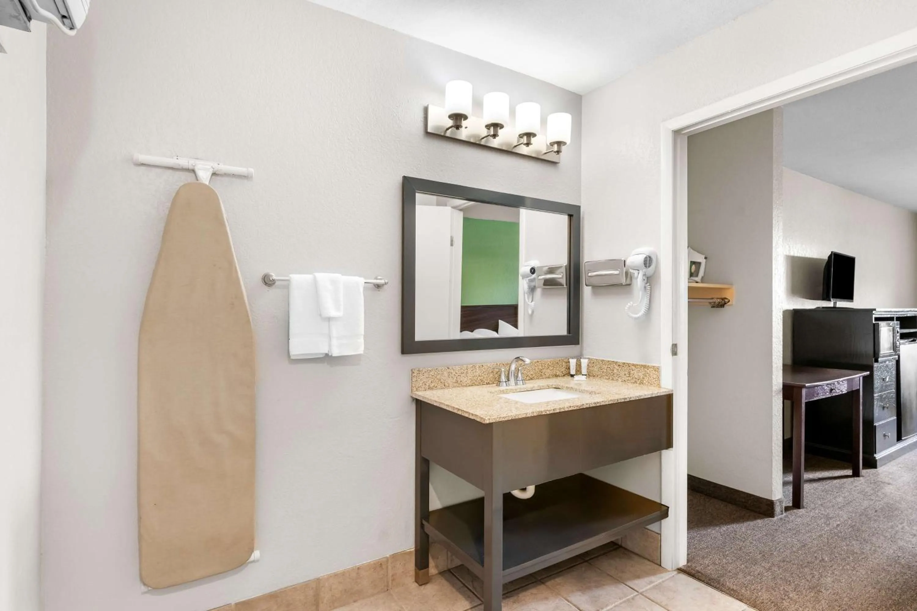 Bathroom in Americas Best Value Inn Yakima