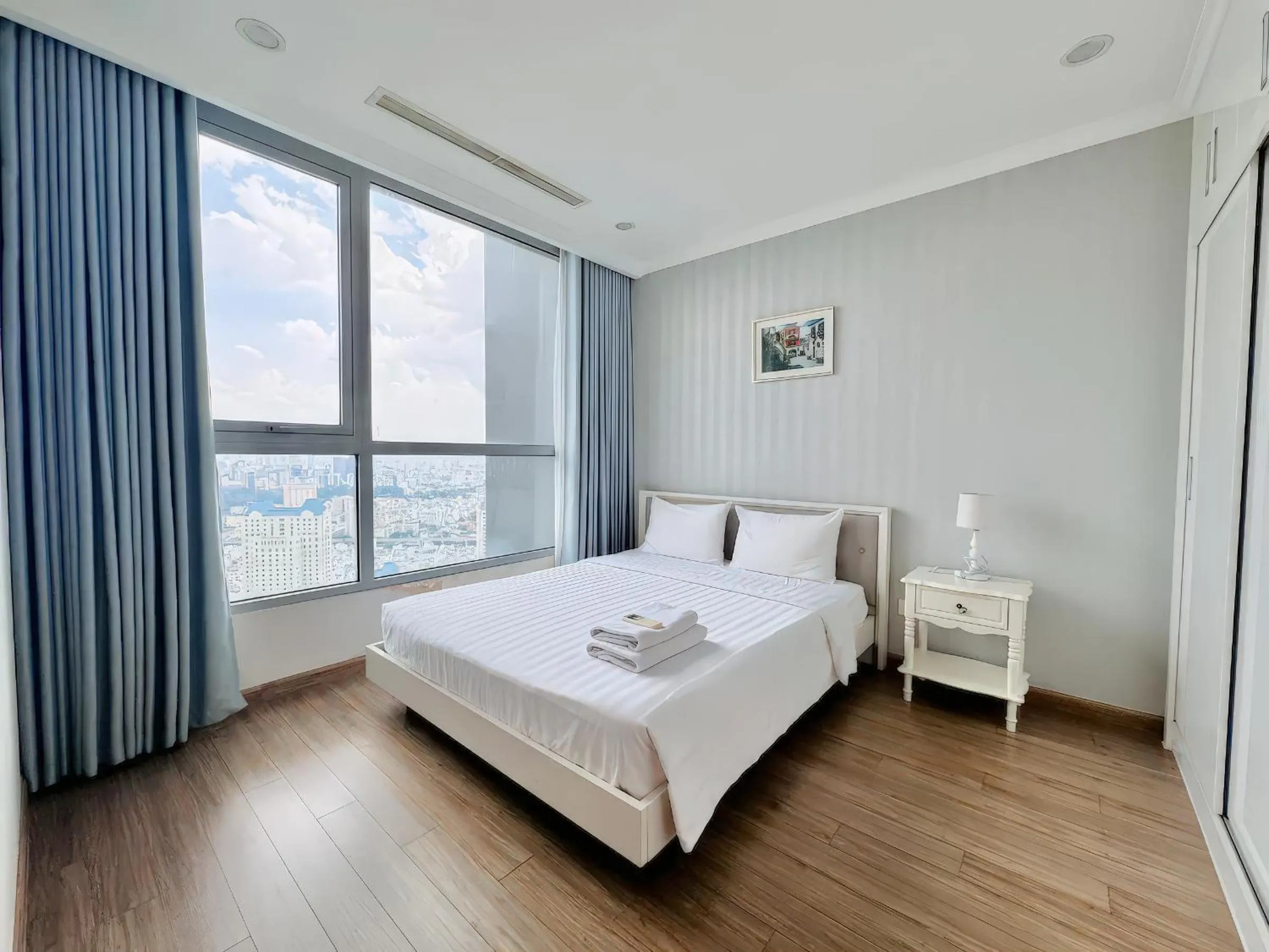 Bed in Urban Zen Saigon - Vinhomes Landmark 81